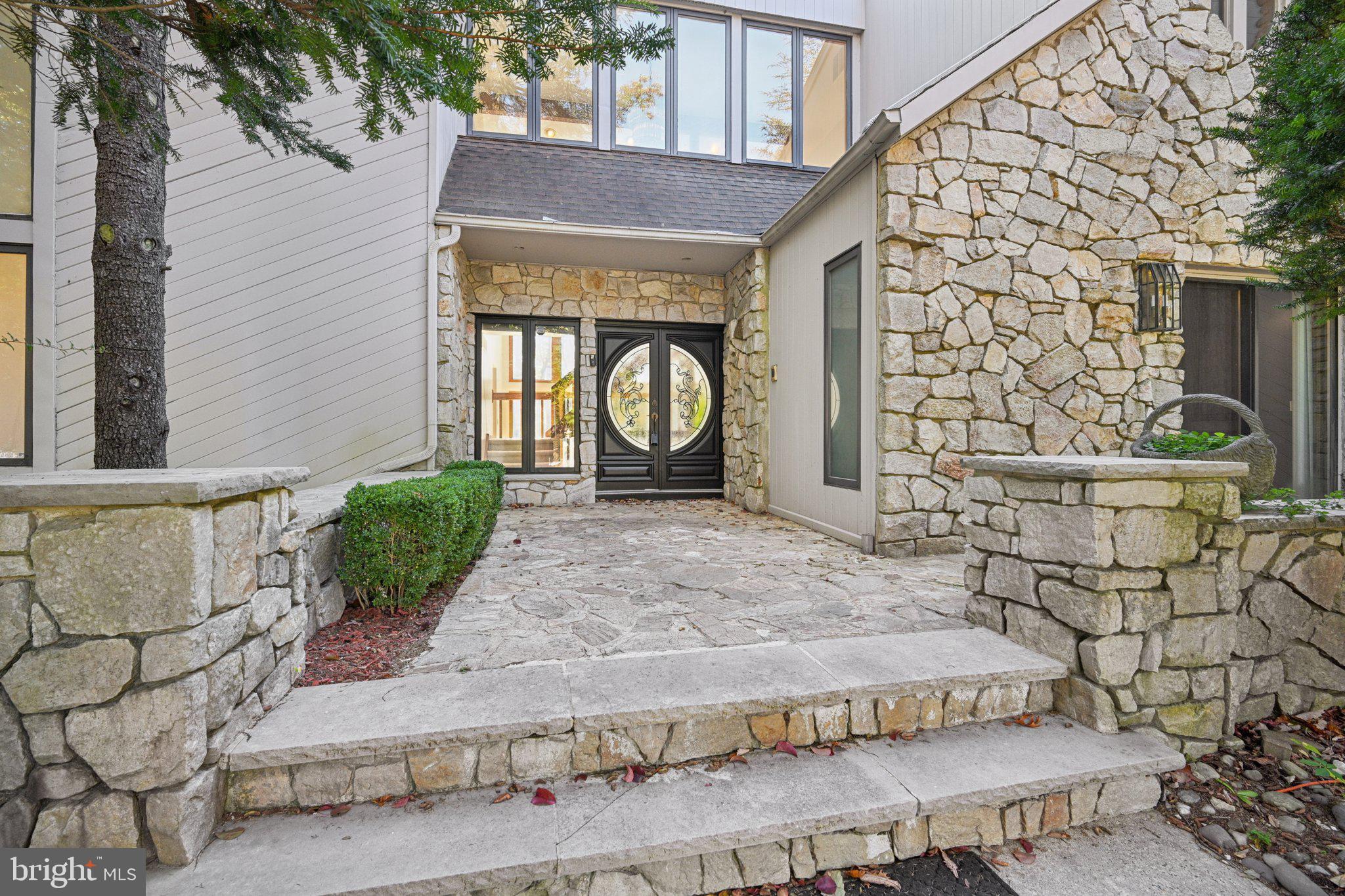 12 N COUNTRY LAKES DRIVE