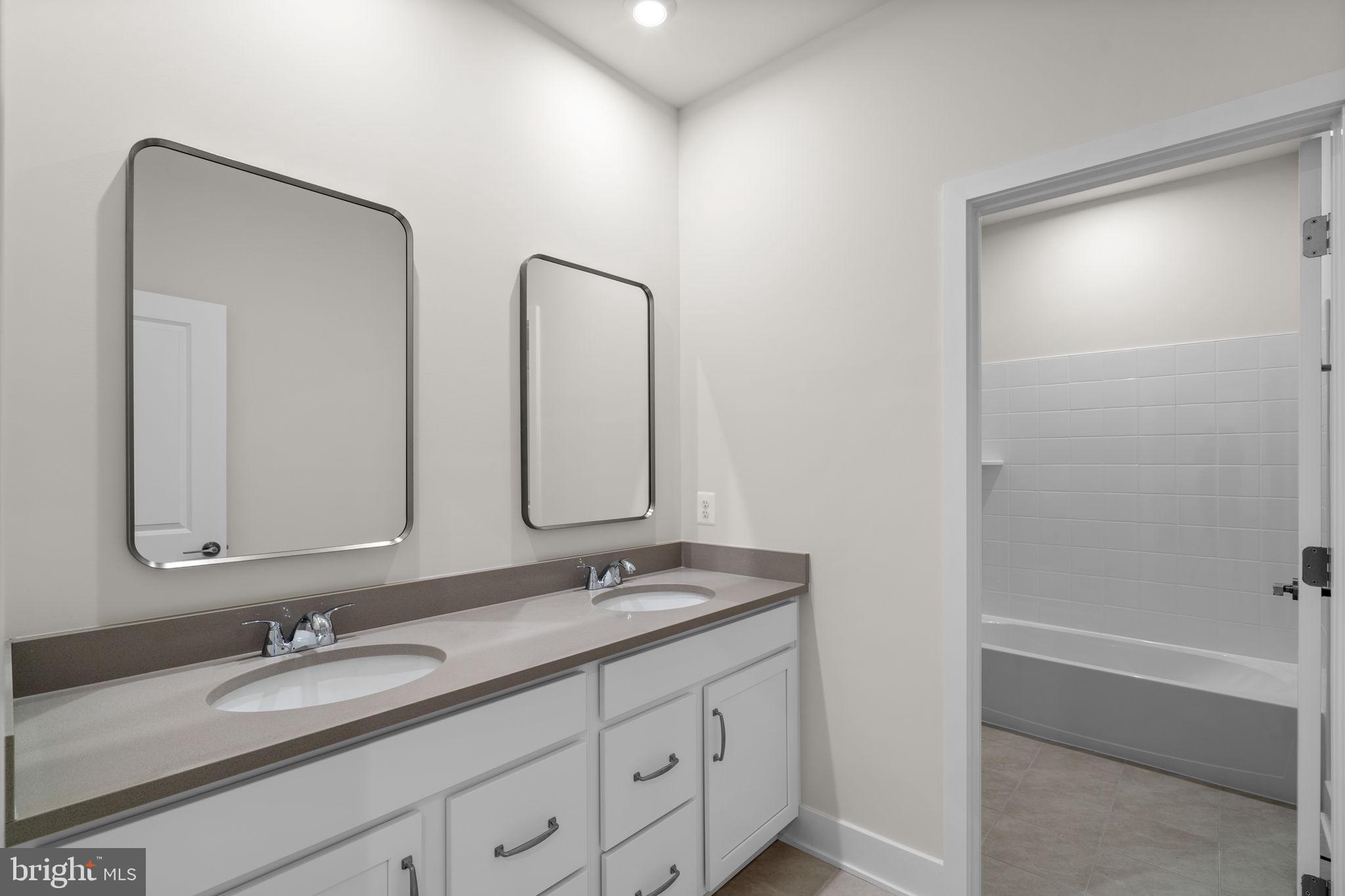 HIATT POINTE AT SNOWDEN BRIDGE - Residential