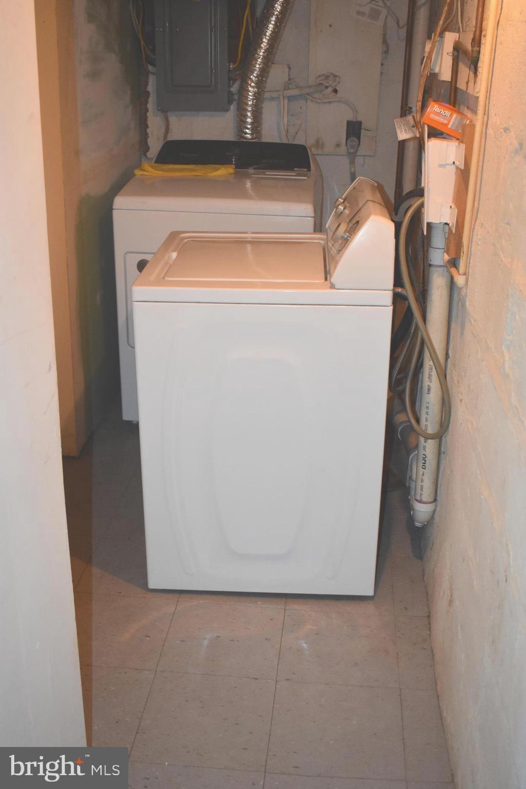 COLMAR MANOR - Residential