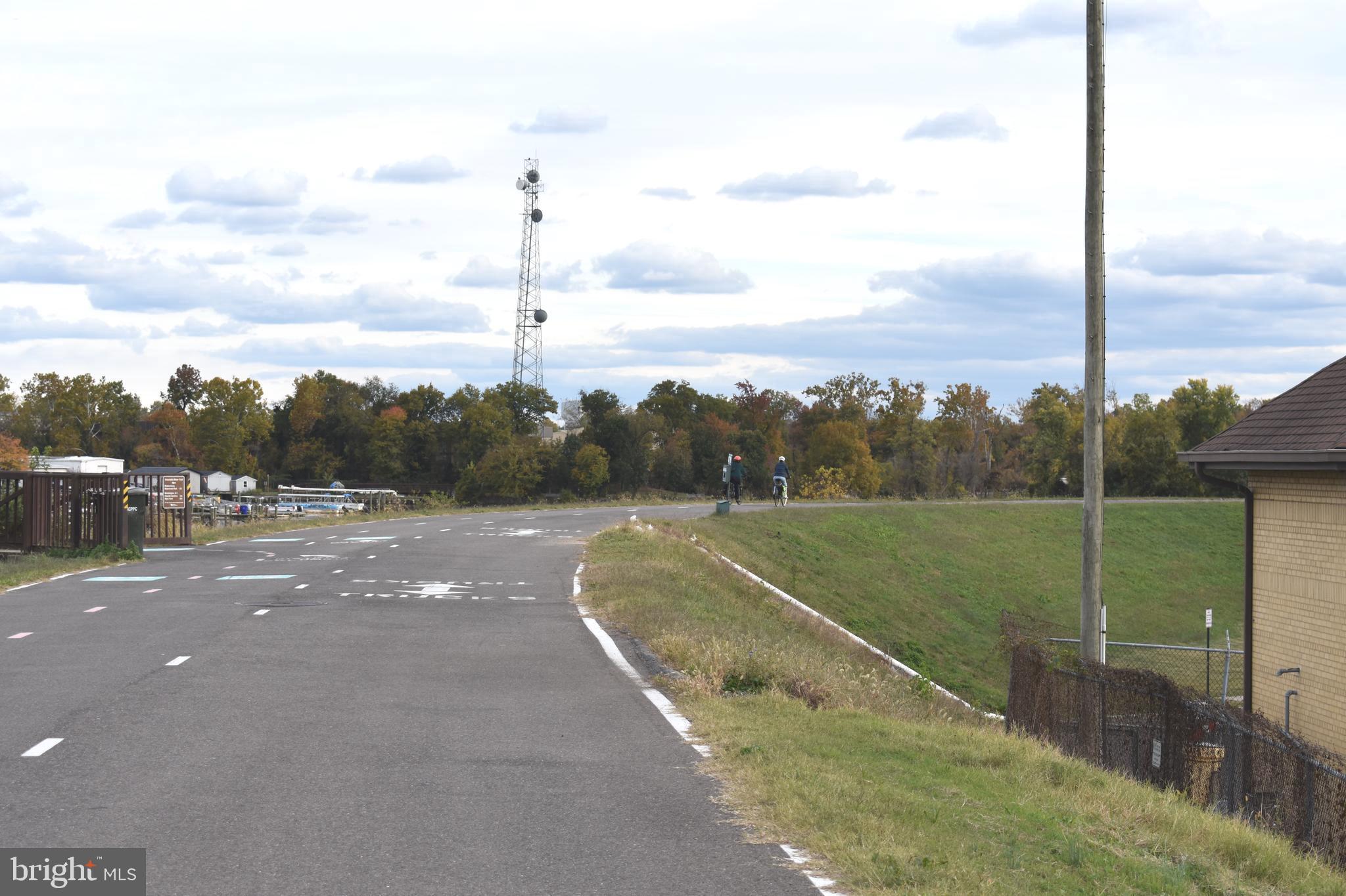 COLMAR MANOR - Residential