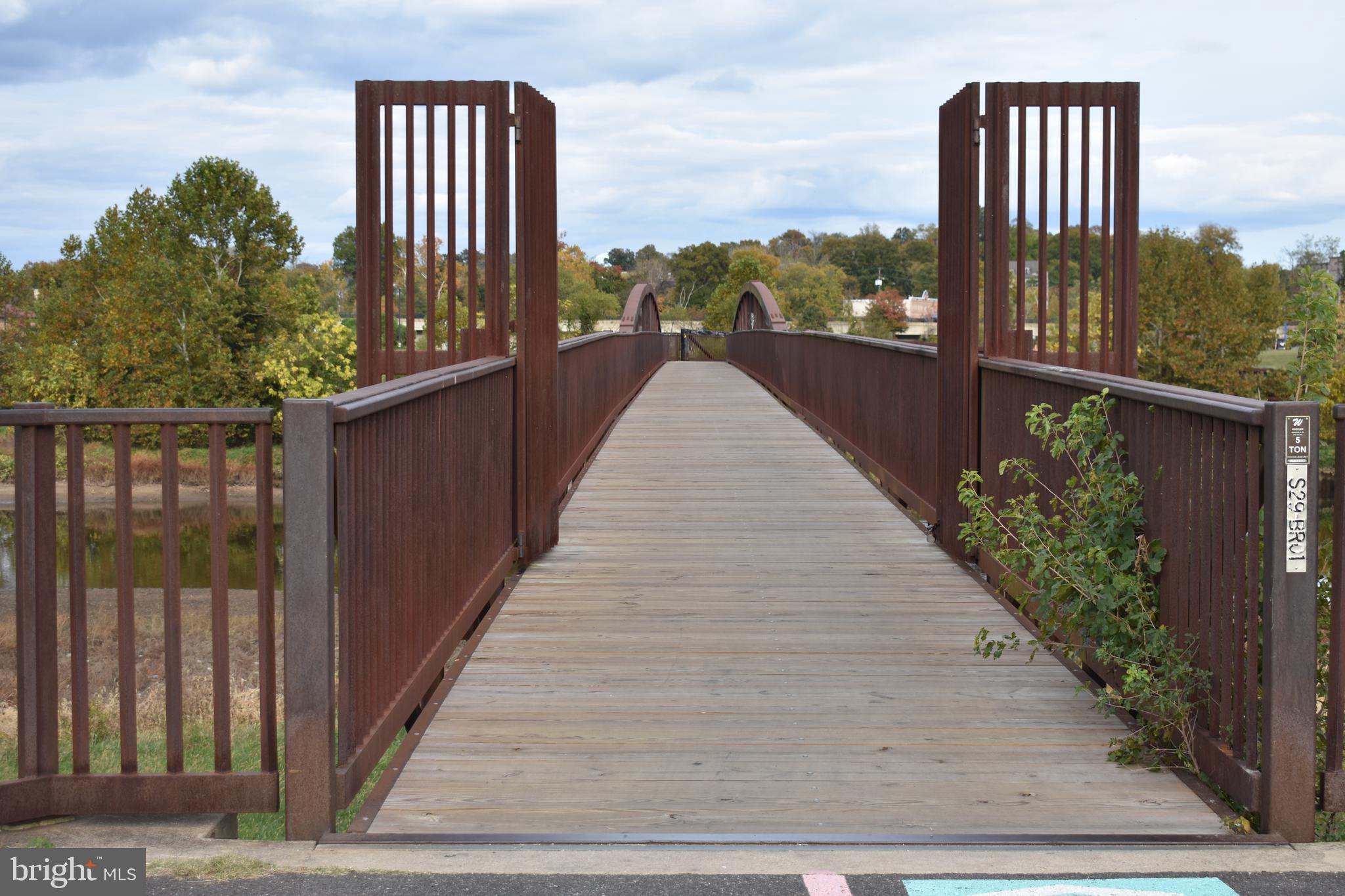 COLMAR MANOR - Residential