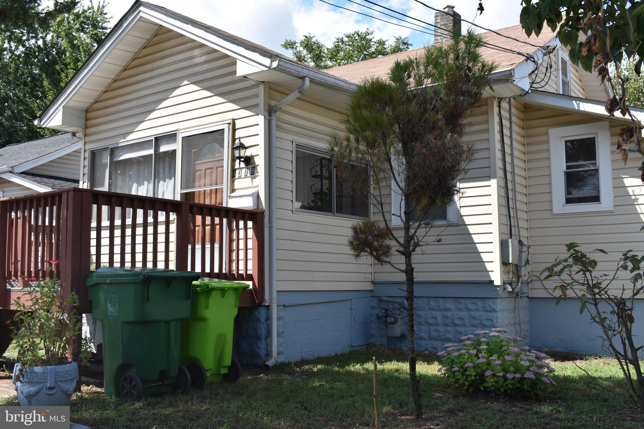 COLMAR MANOR - Residential