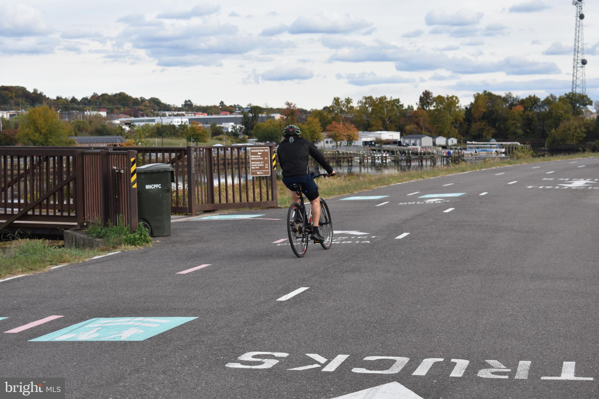 COLMAR MANOR - Residential