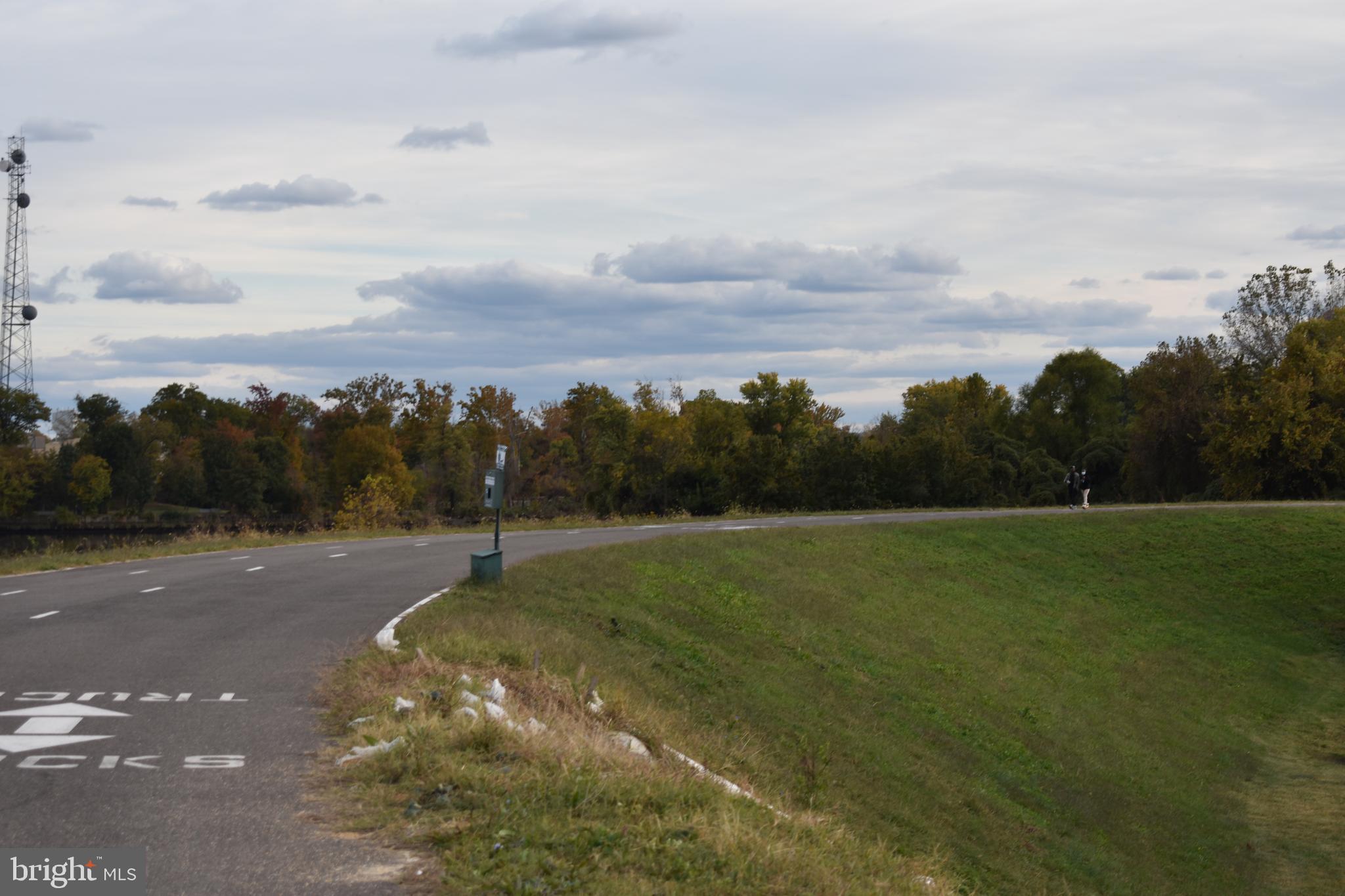 COLMAR MANOR - Residential