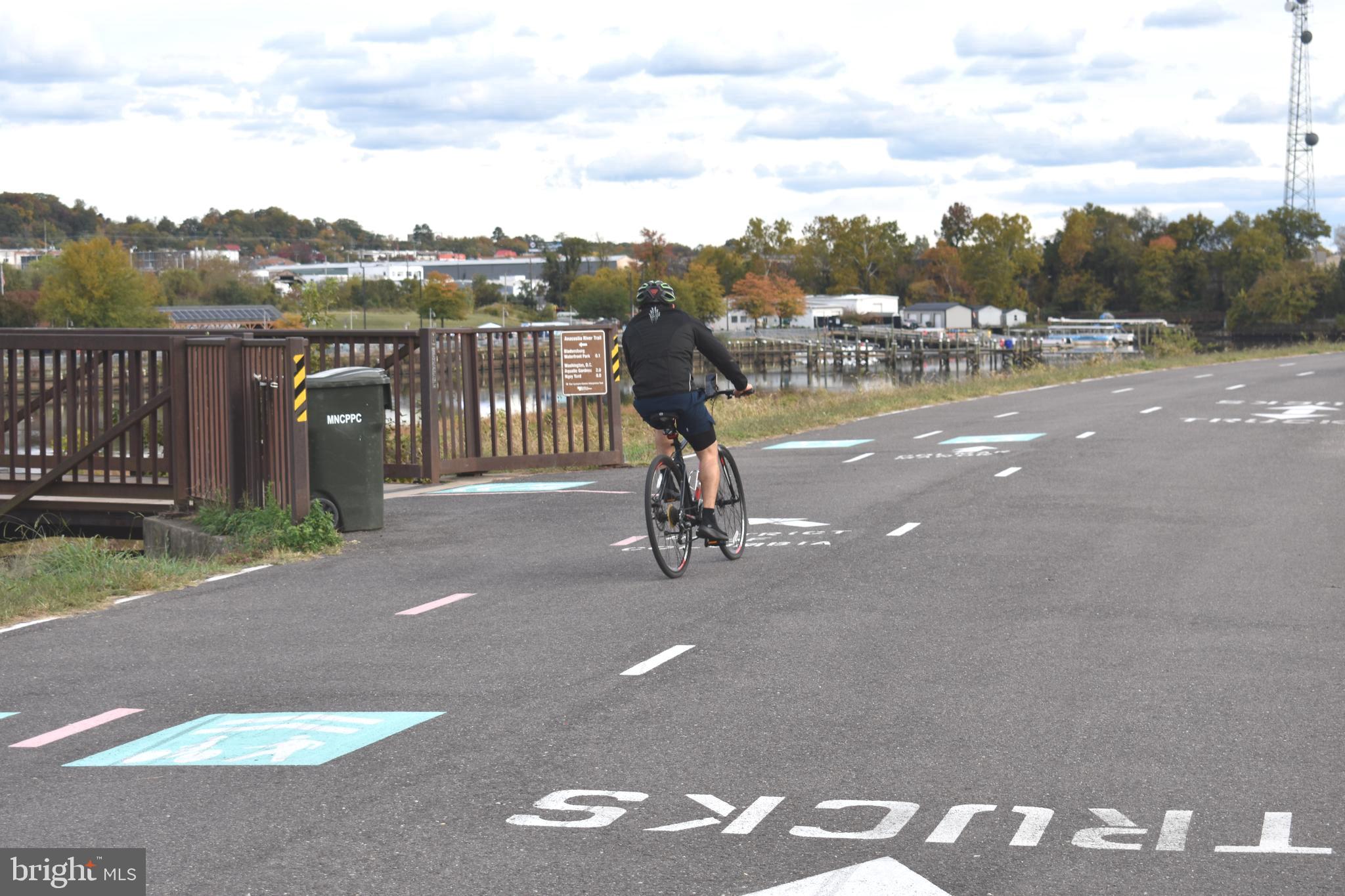 COLMAR MANOR - Residential