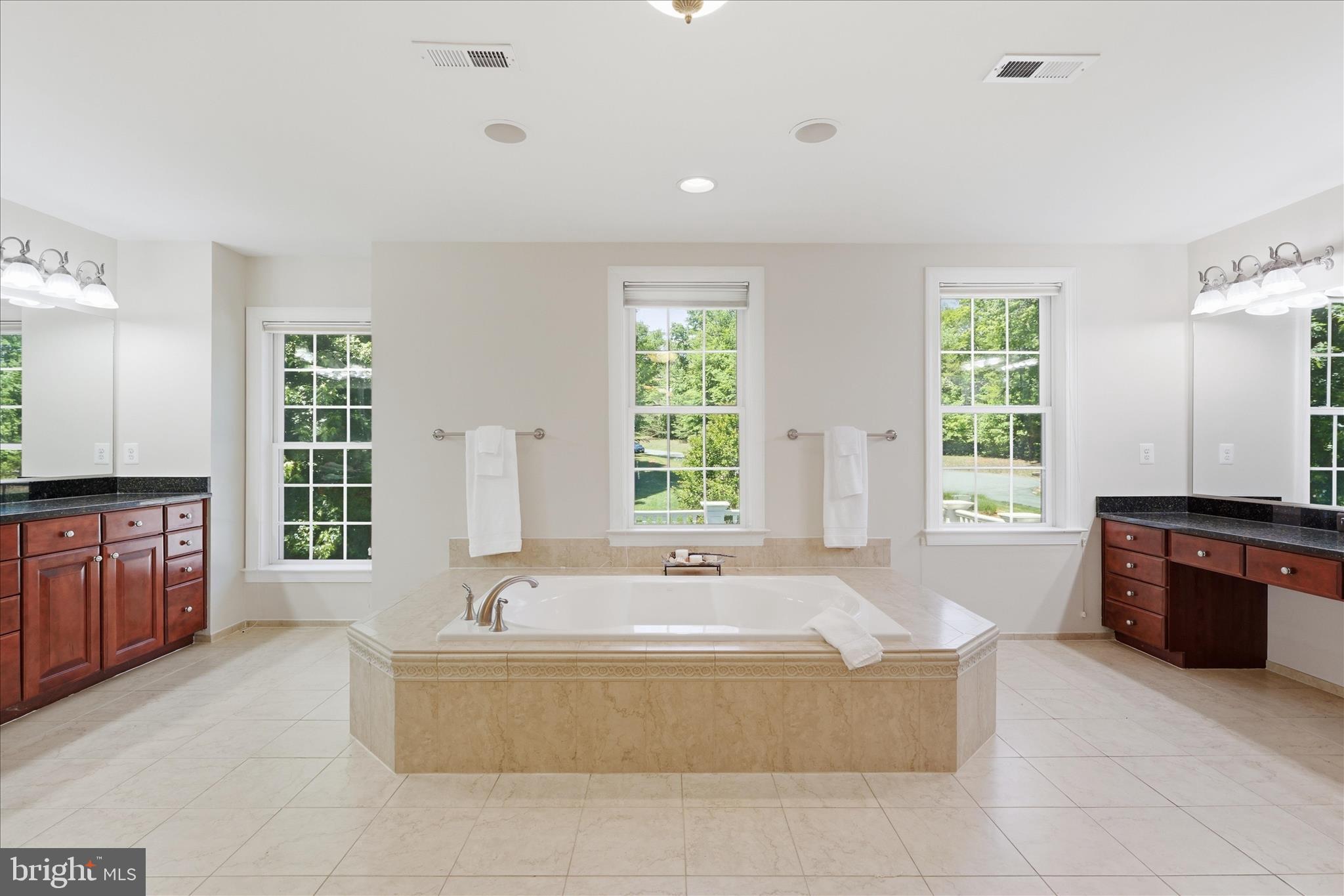 SMITH LAKE ESTATES - Residential