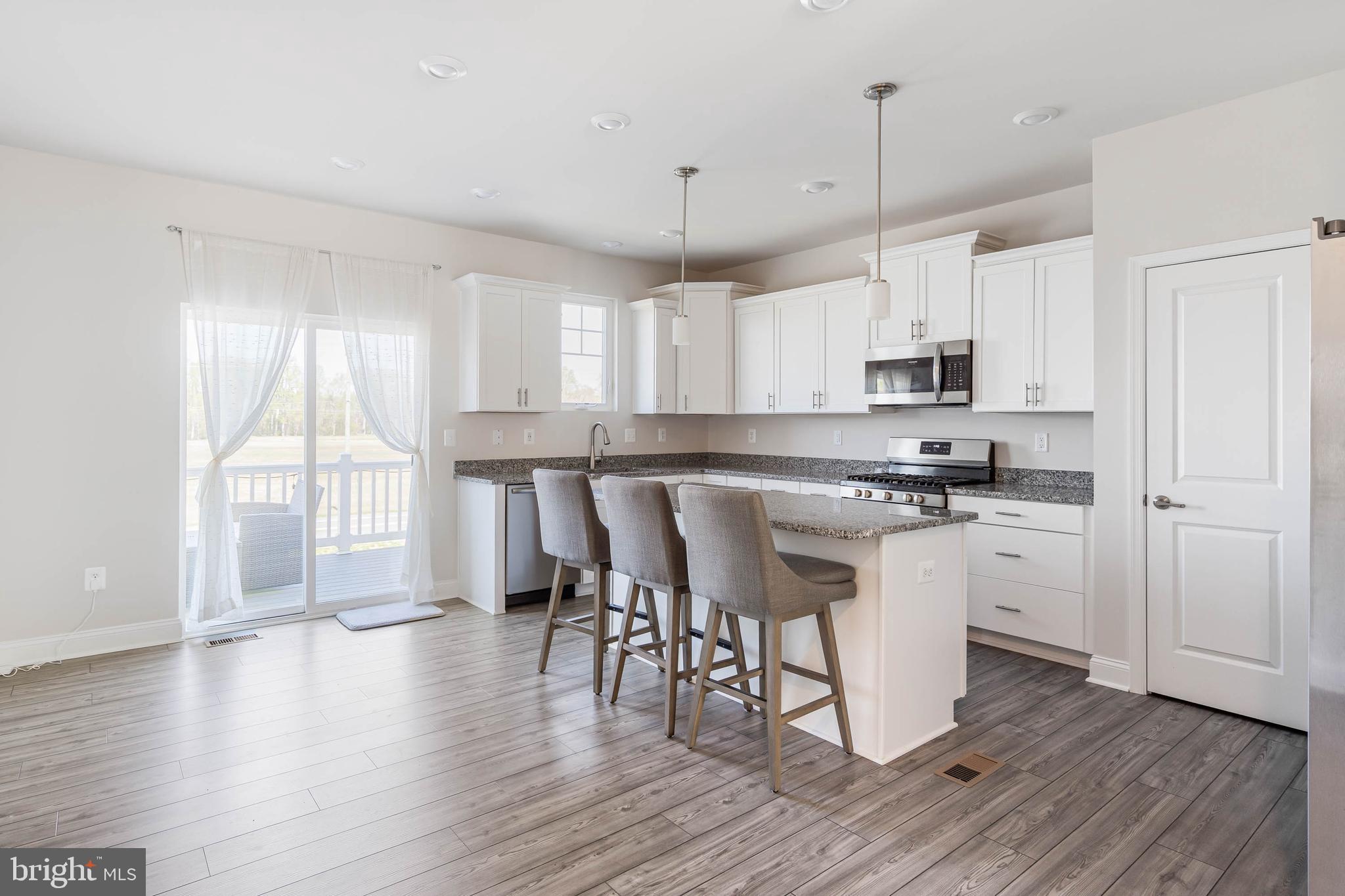 PLANTATION LAKES - Residential Lease