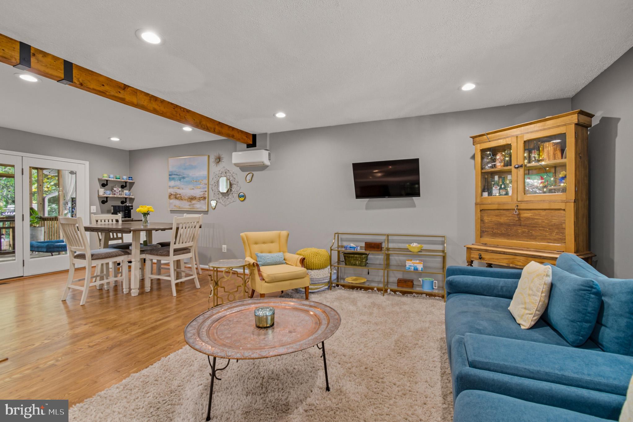 SUNRISE BEACH - Residential