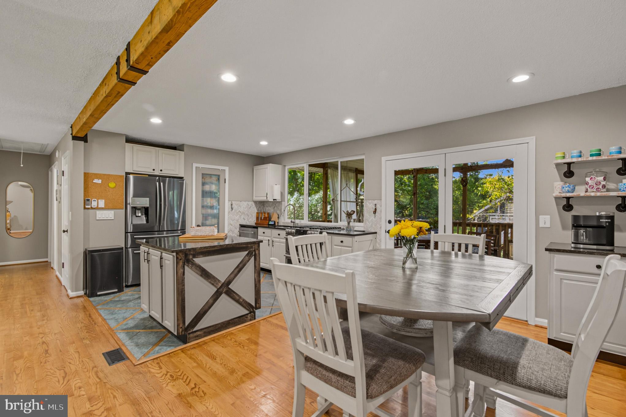 SUNRISE BEACH - Residential