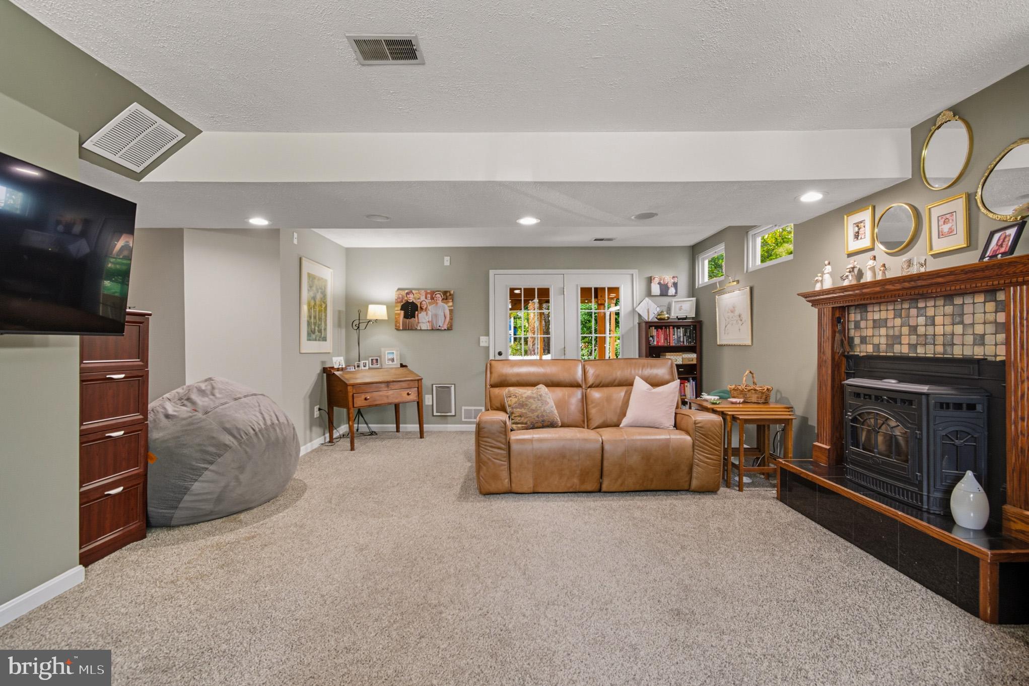 SUNRISE BEACH - Residential