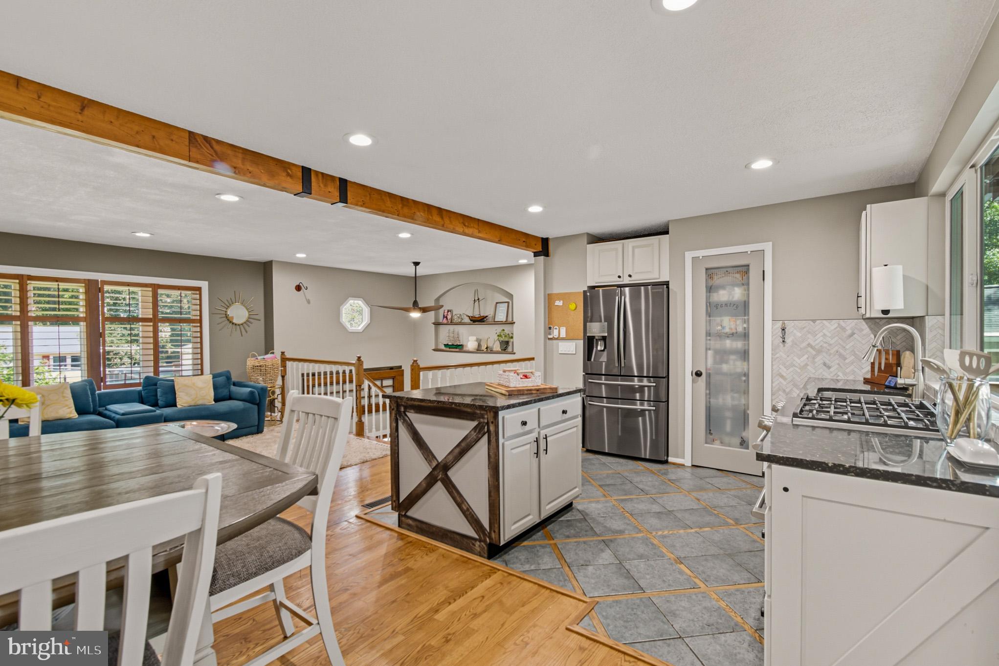 SUNRISE BEACH - Residential