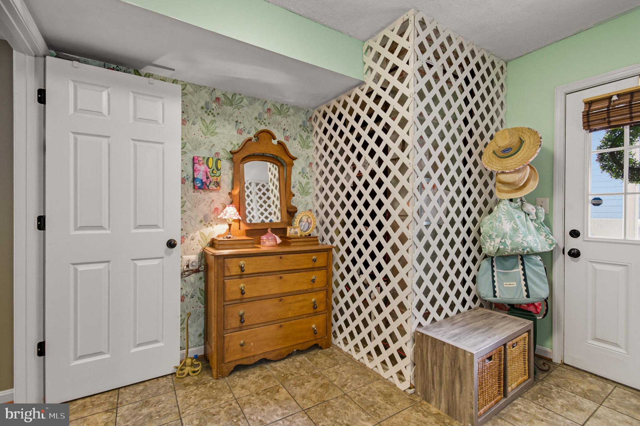 SUNRISE BEACH - Residential