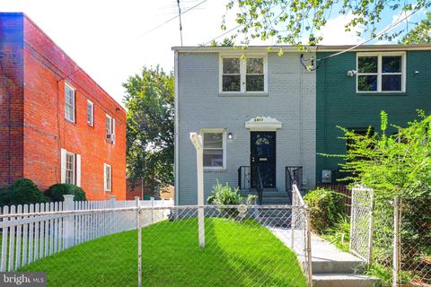 2411 SAVANNAH STREET SE WASHINGTON DC 20020