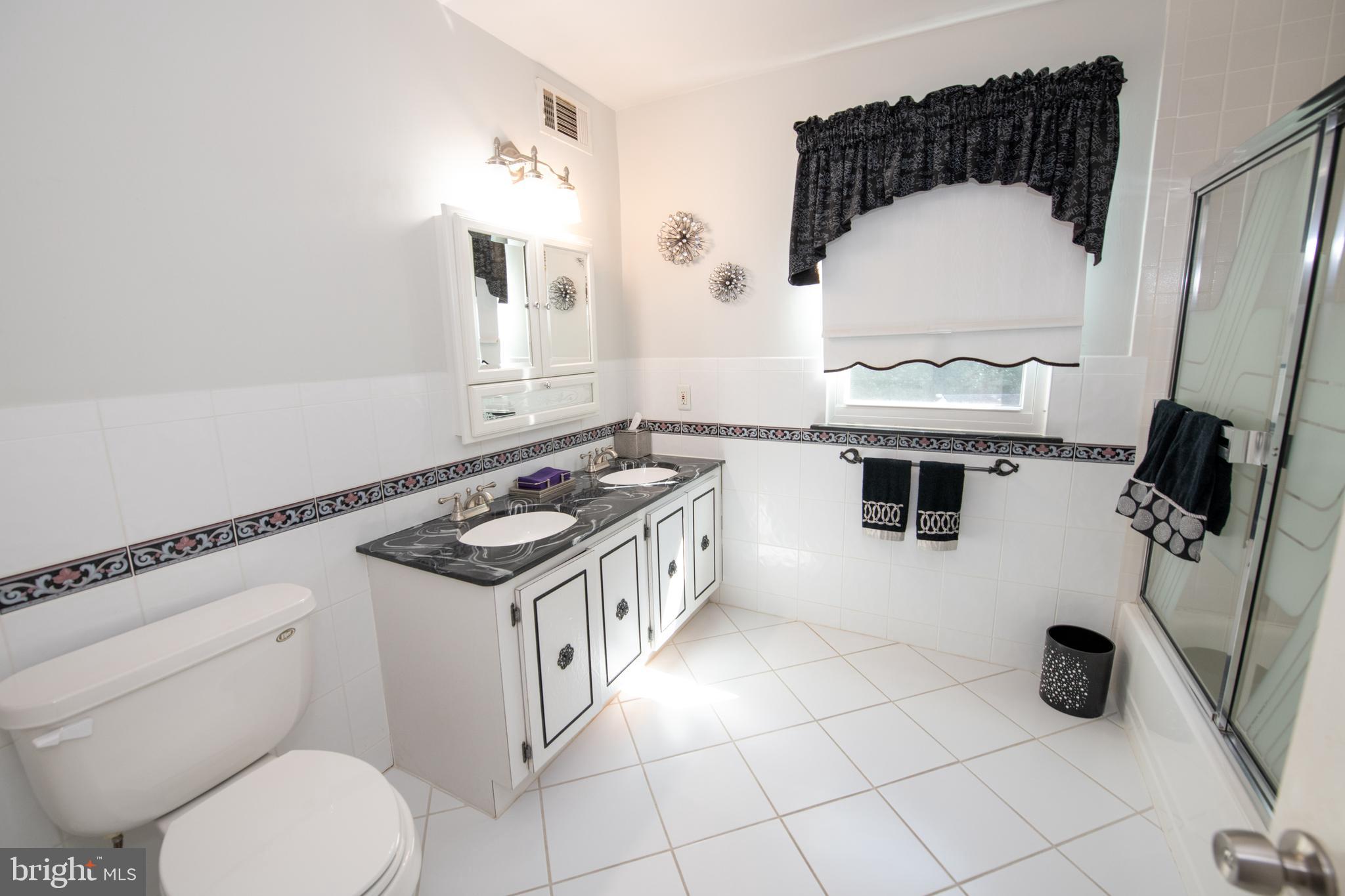 HUNTINGDON VALLEY - Residential