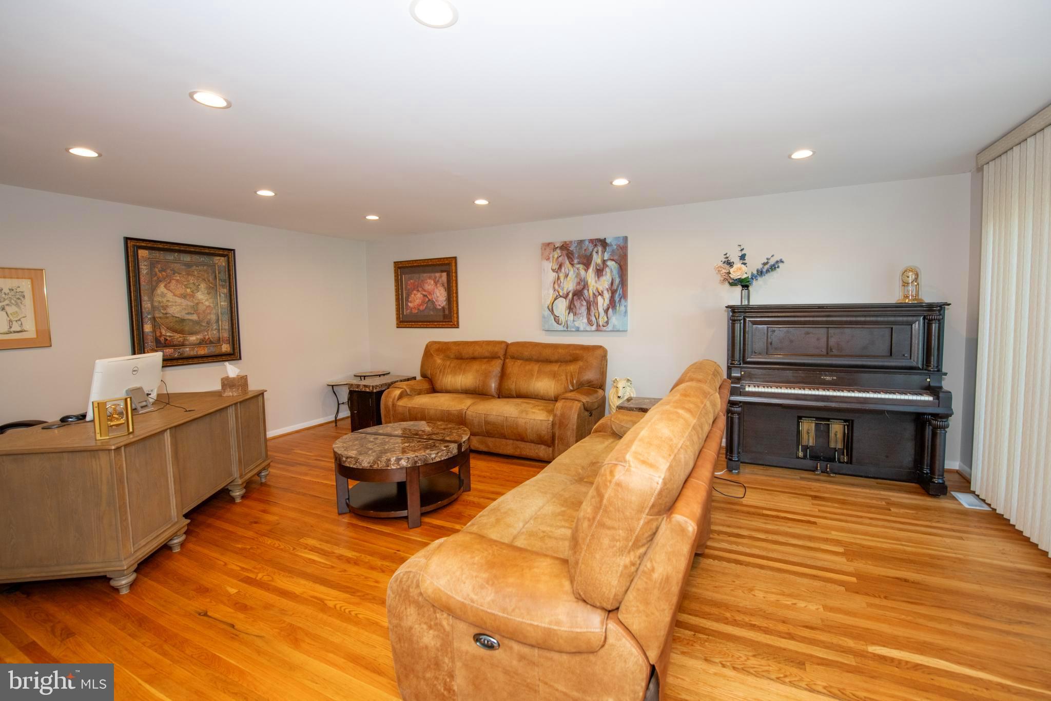 HUNTINGDON VALLEY - Residential