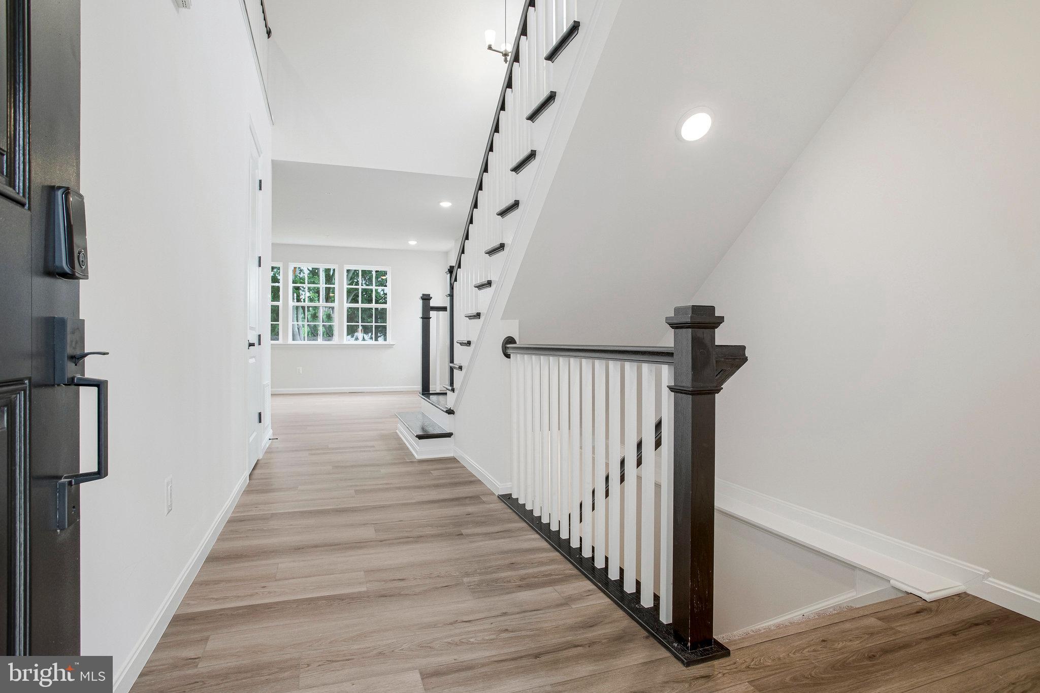1612 SHADY TREE COURT