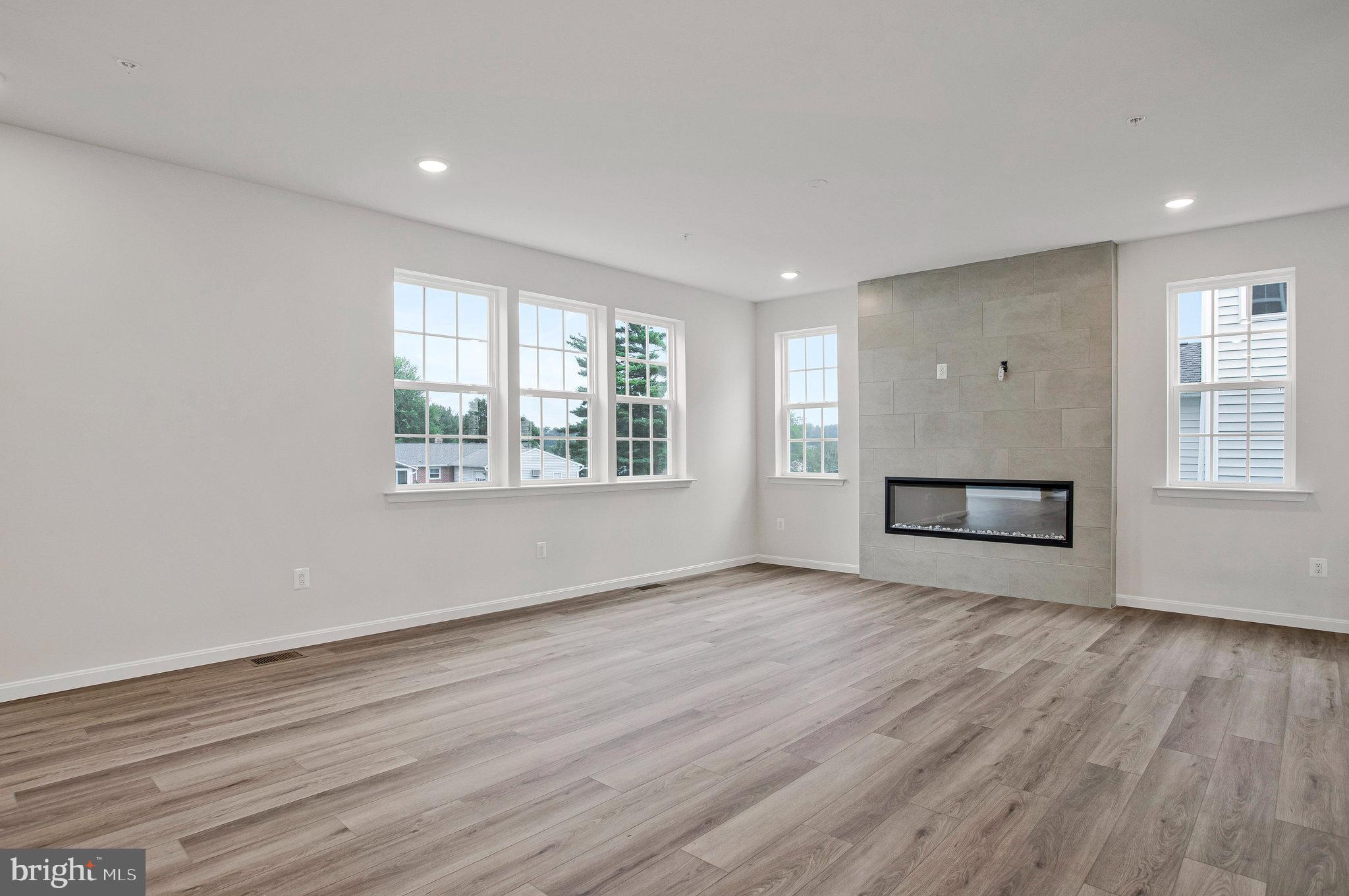 ROBERTS CROSSING - Residential
