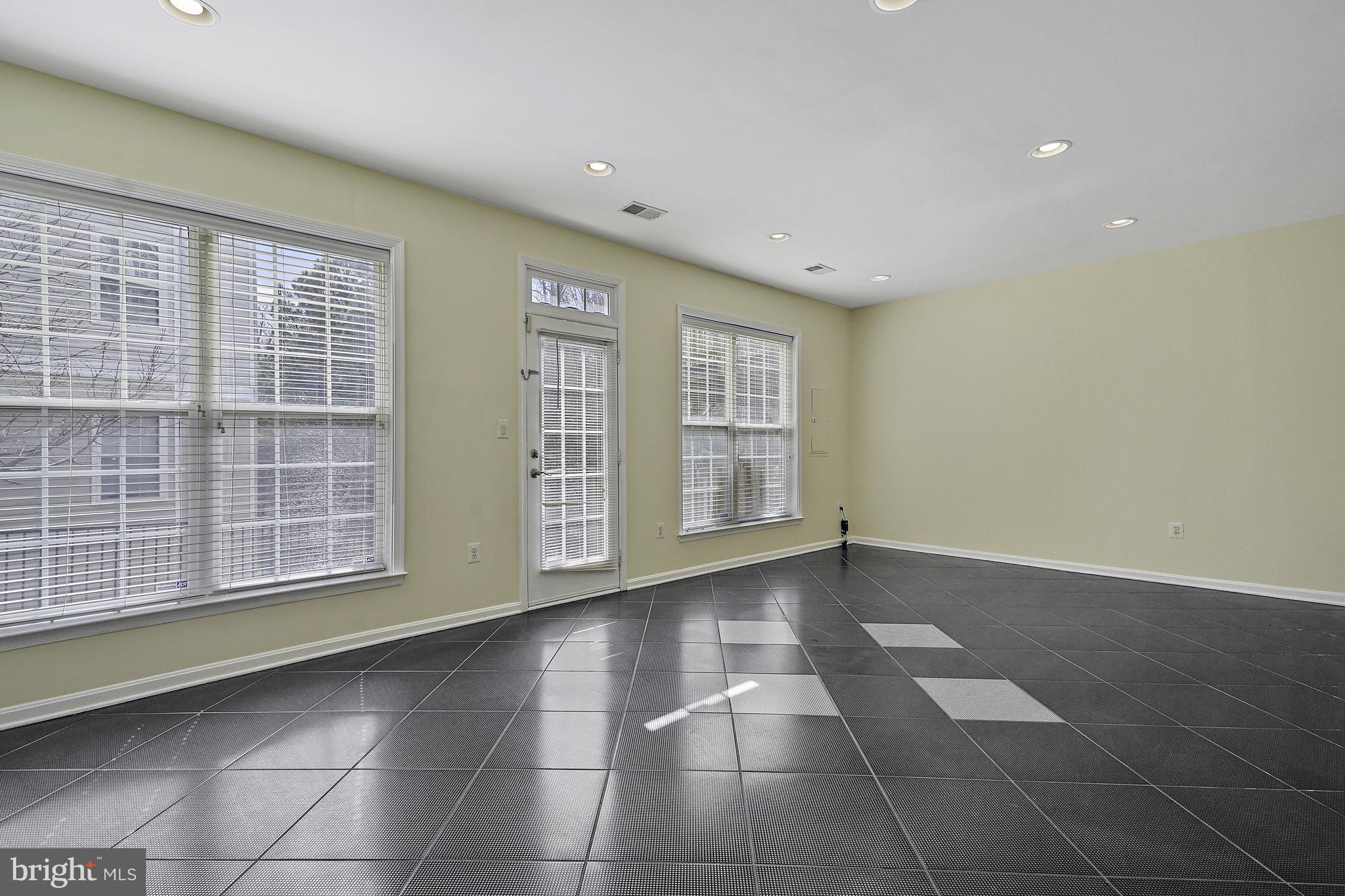 GUNSTON COMMONS - Residential Lease