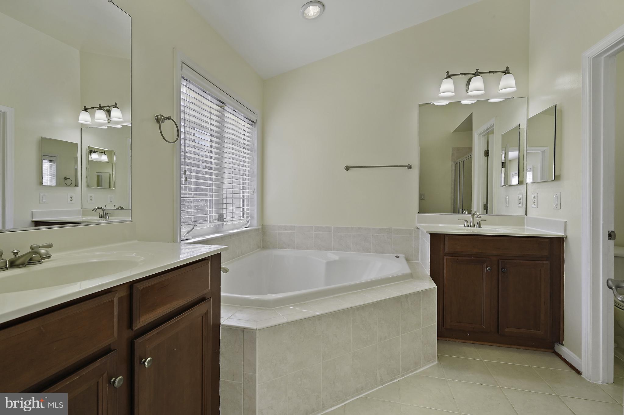 GUNSTON COMMONS - Residential Lease