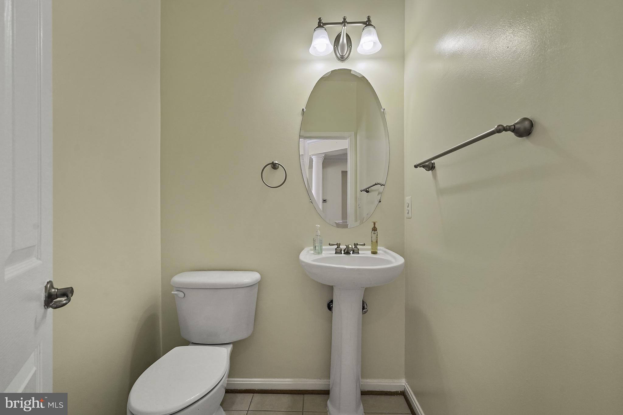 GUNSTON COMMONS - Residential Lease