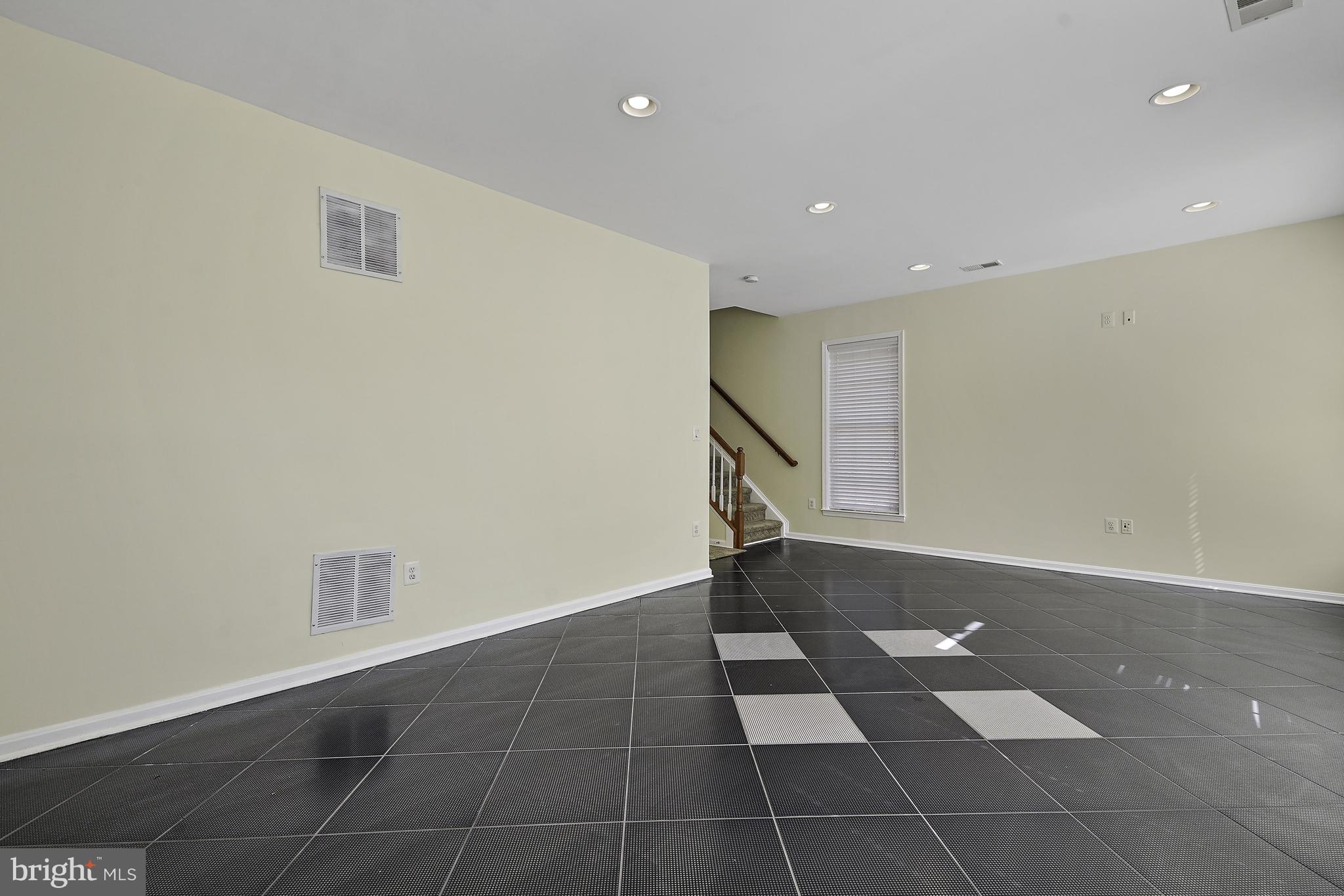 GUNSTON COMMONS - Residential Lease