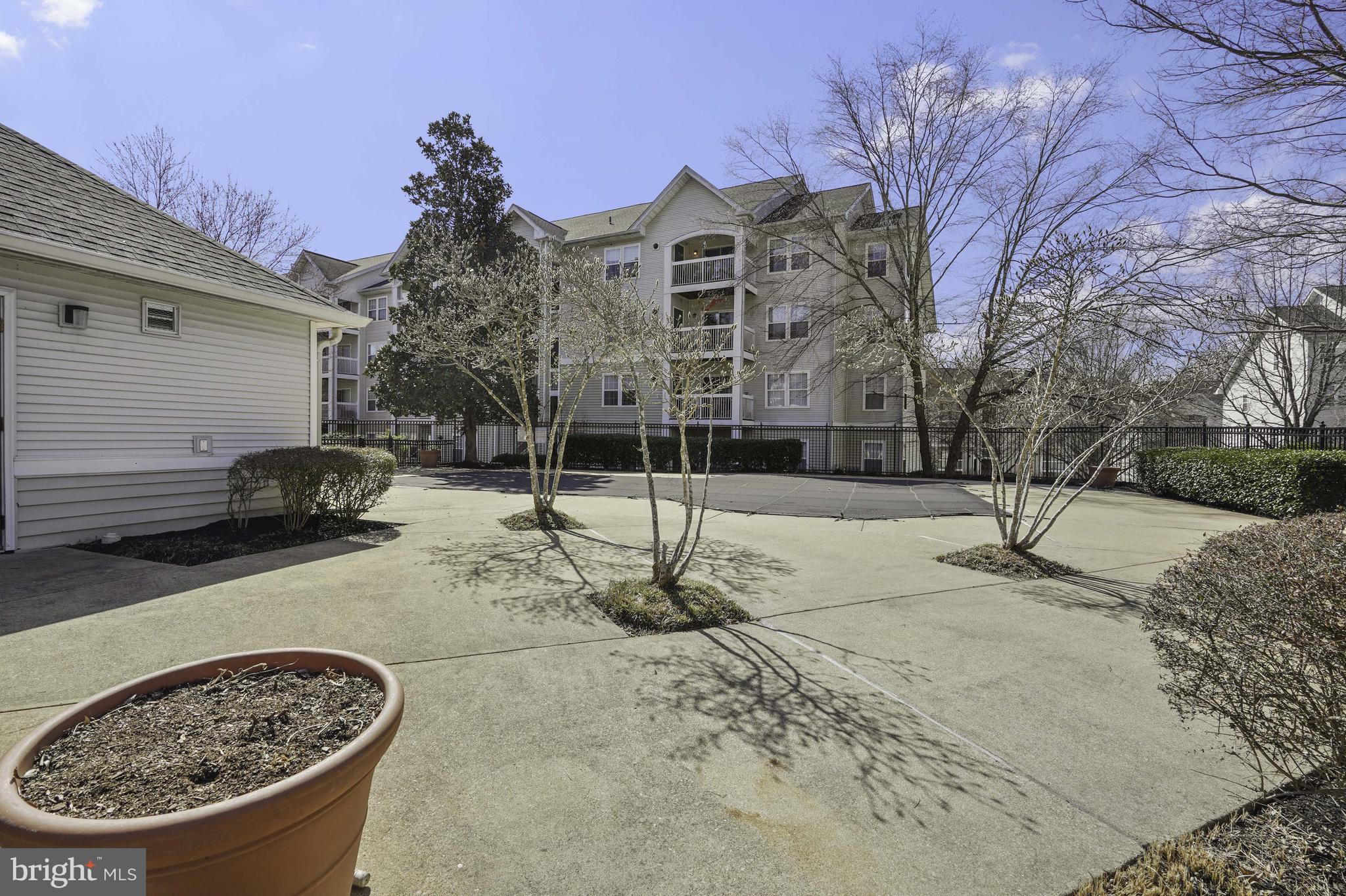 GUNSTON COMMONS - Residential Lease