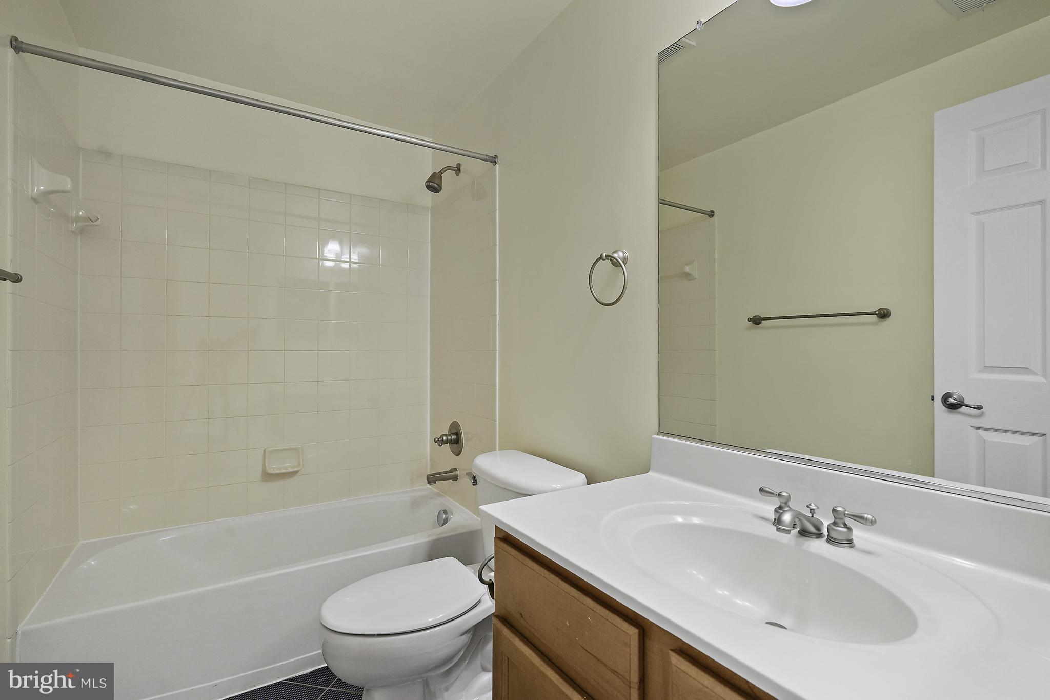 GUNSTON COMMONS - Residential Lease