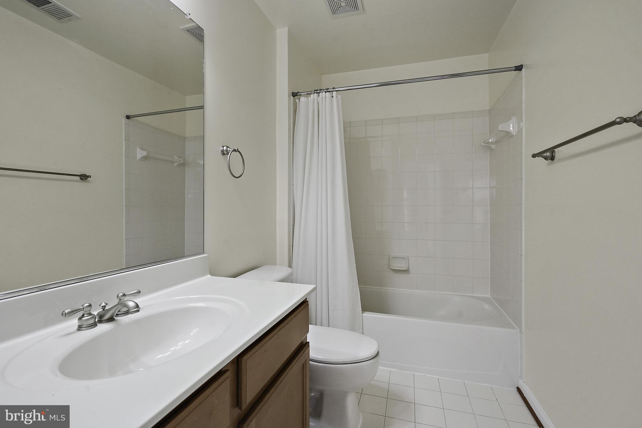 GUNSTON COMMONS - Residential Lease