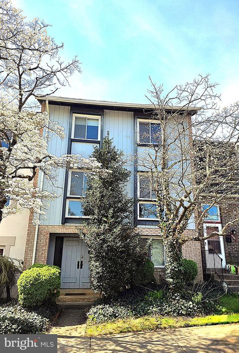 Photo of 9506 Miranda Court, FAIRFAX, VA 22031 (MLS # VAFX2311922)