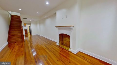 Townhouse For Rent - 412 S Eaton Street<br/> Baltimore City County, BALTIMORE, MD 21224