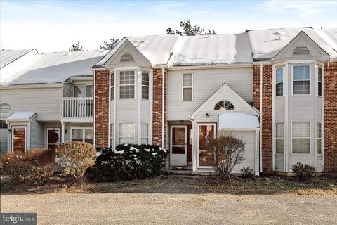 Condo For Sale - 76 Pinewood Drive<br/> HAMILTON, NJ 08690