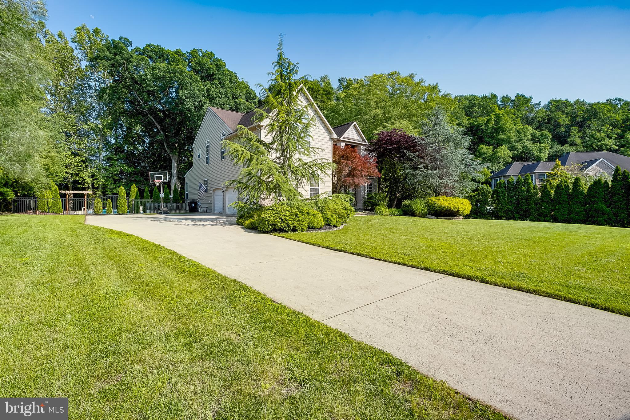 105 HICKORY COURT
