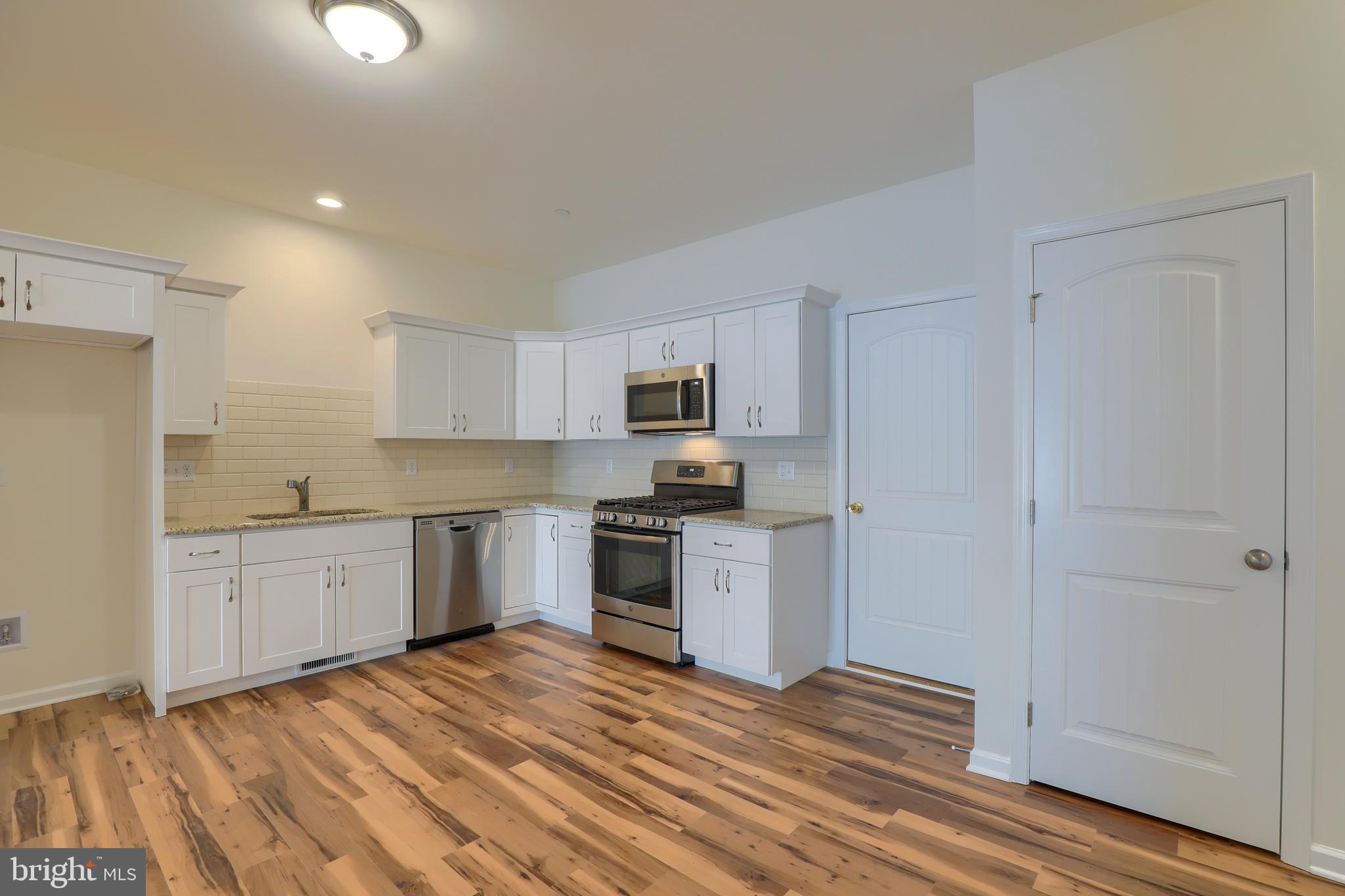 WOODS EDGE - Residential