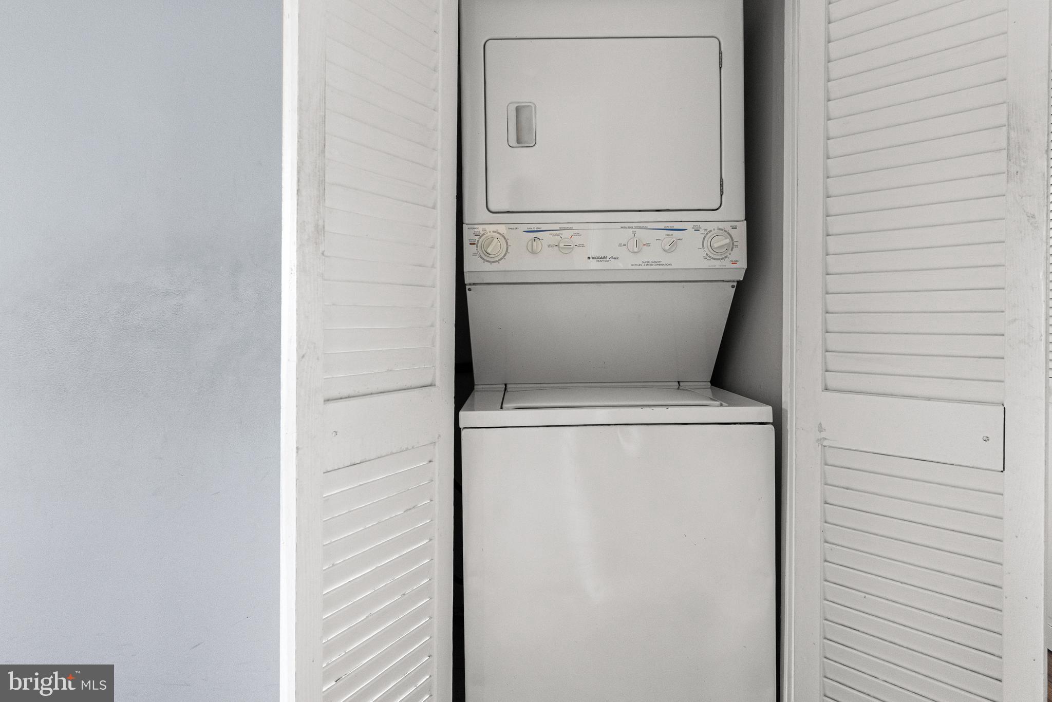 HUNTLEY SQUARE CONDOMINIUMS - Residential