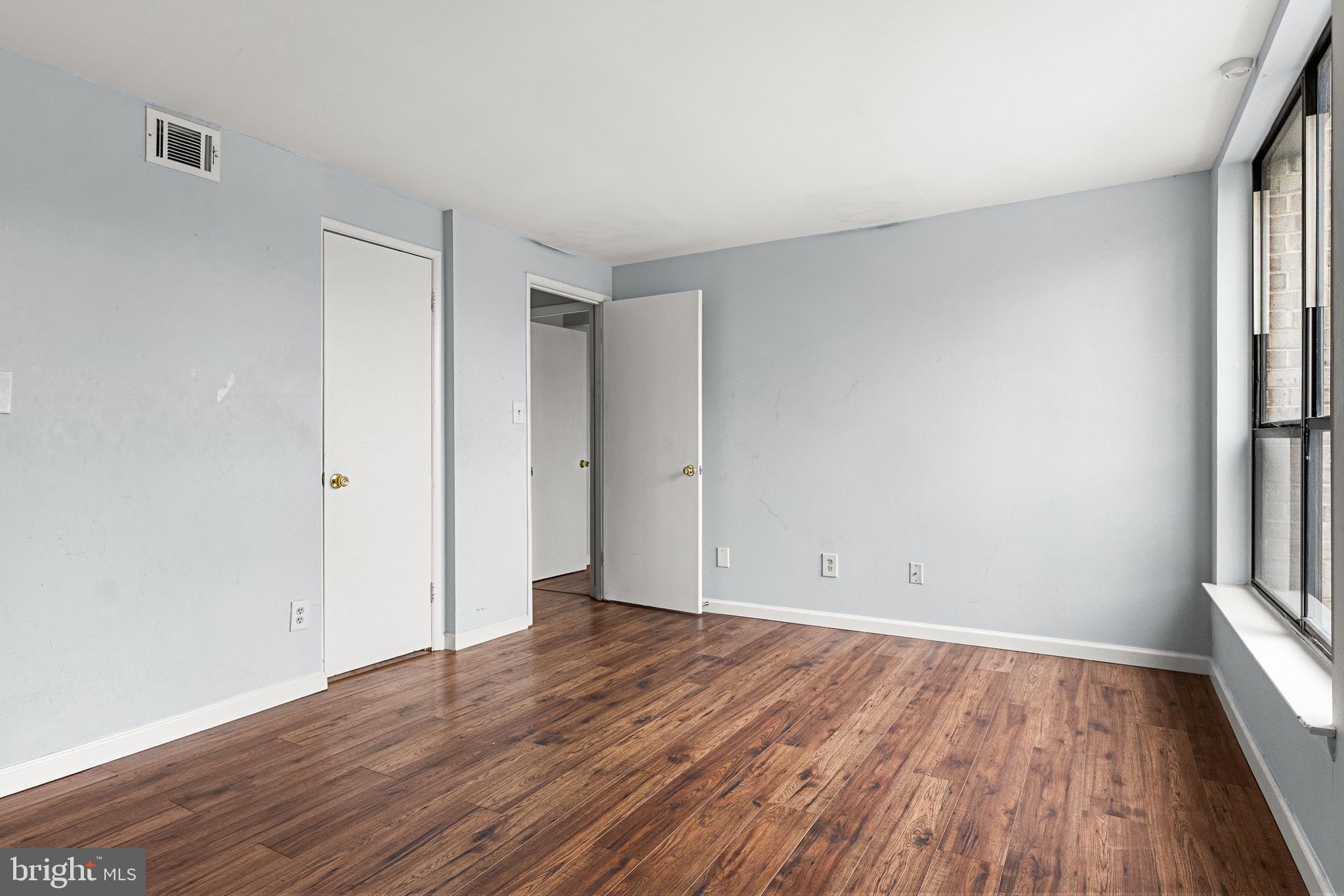 HUNTLEY SQUARE CONDOMINIUMS - Residential