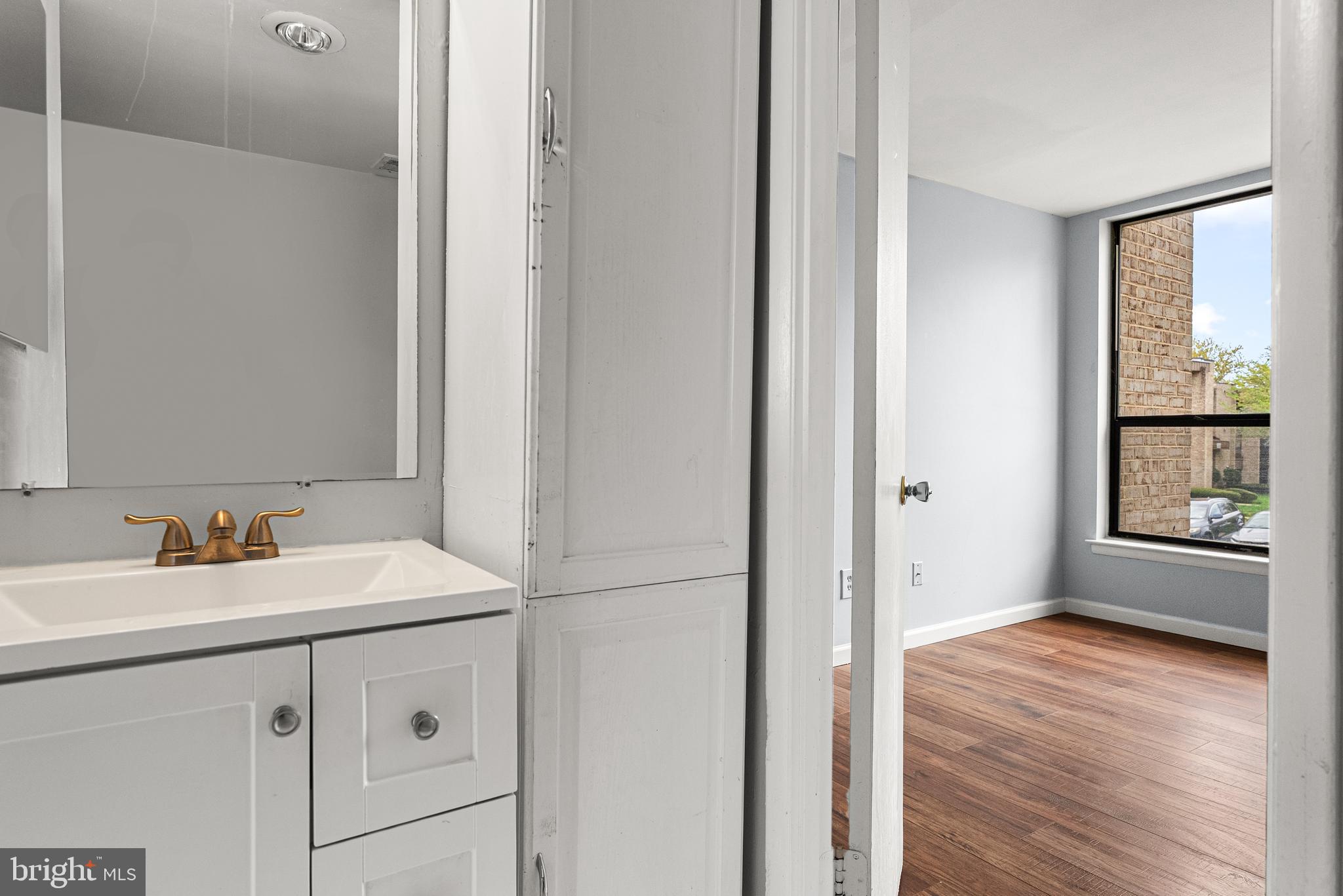 HUNTLEY SQUARE CONDOMINIUMS - Residential