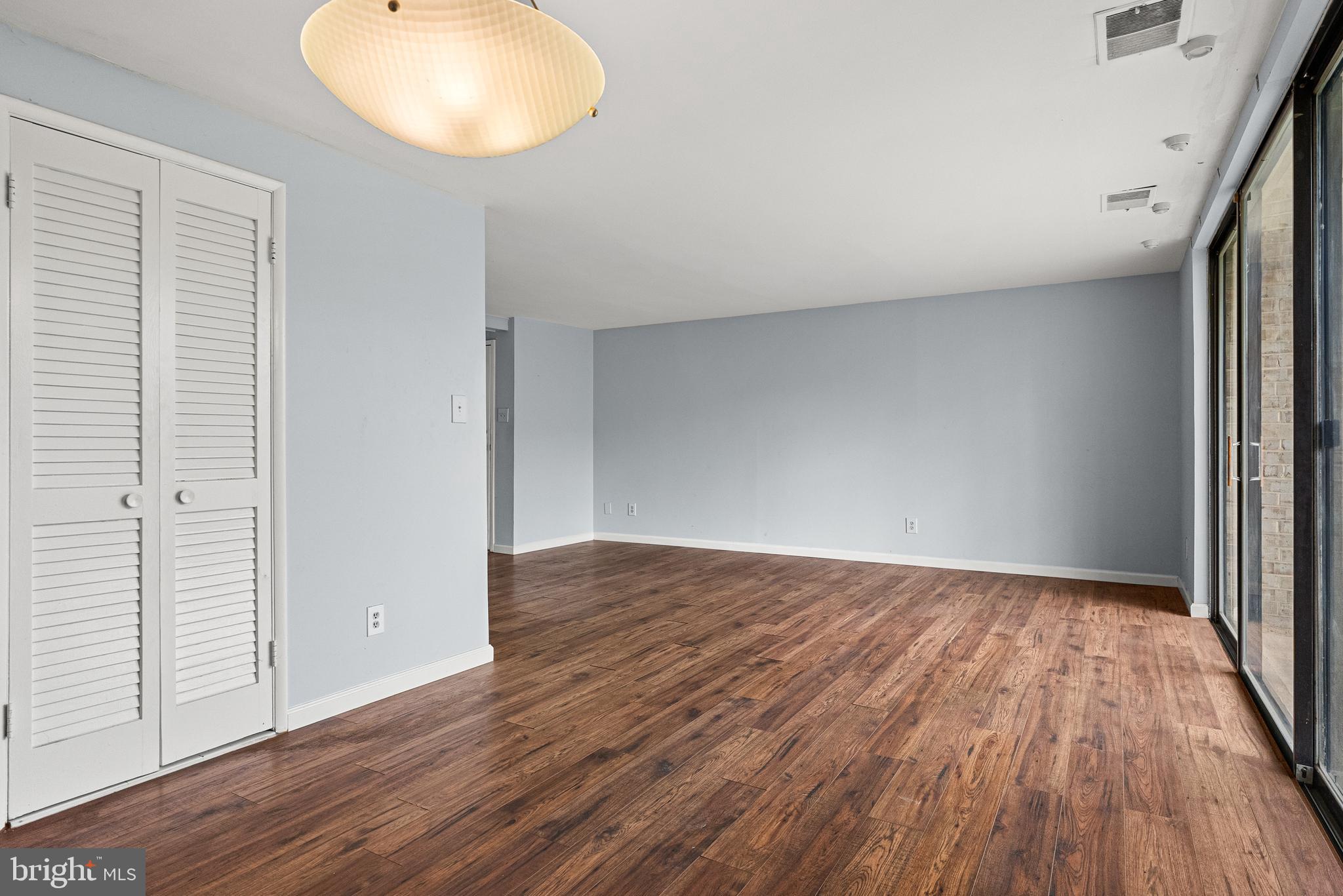 HUNTLEY SQUARE CONDOMINIUMS - Residential