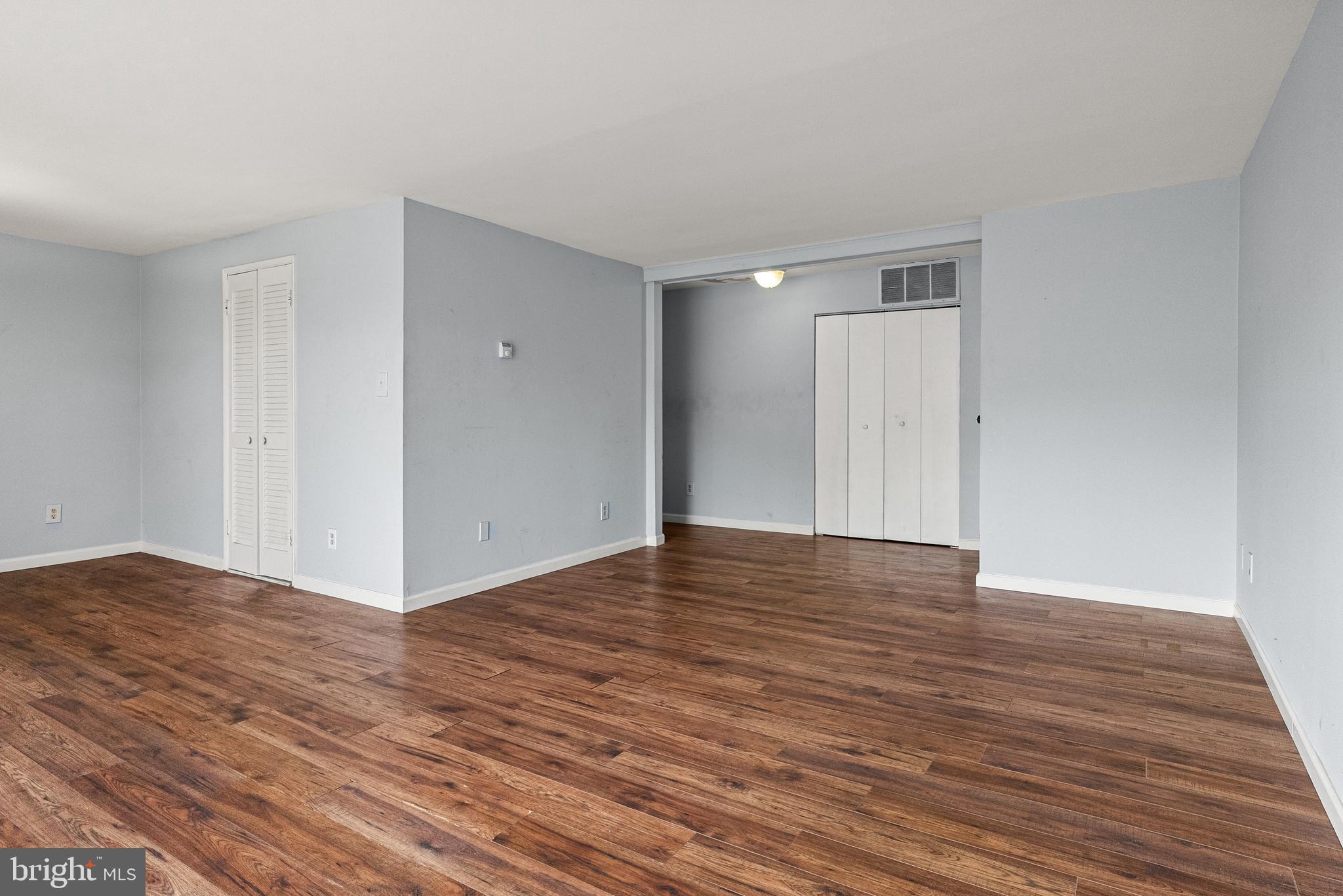 HUNTLEY SQUARE CONDOMINIUMS - Residential