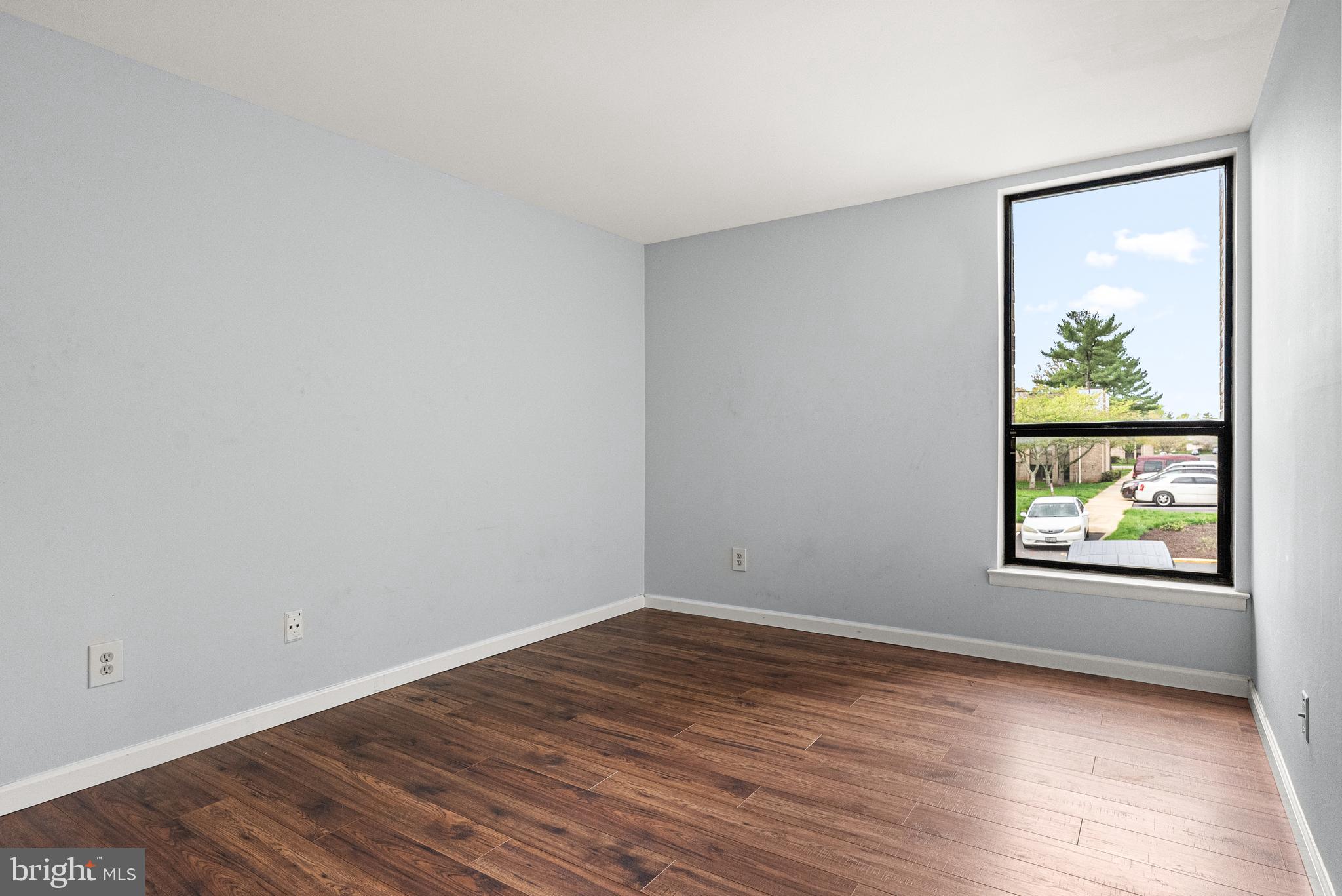 HUNTLEY SQUARE CONDOMINIUMS - Residential