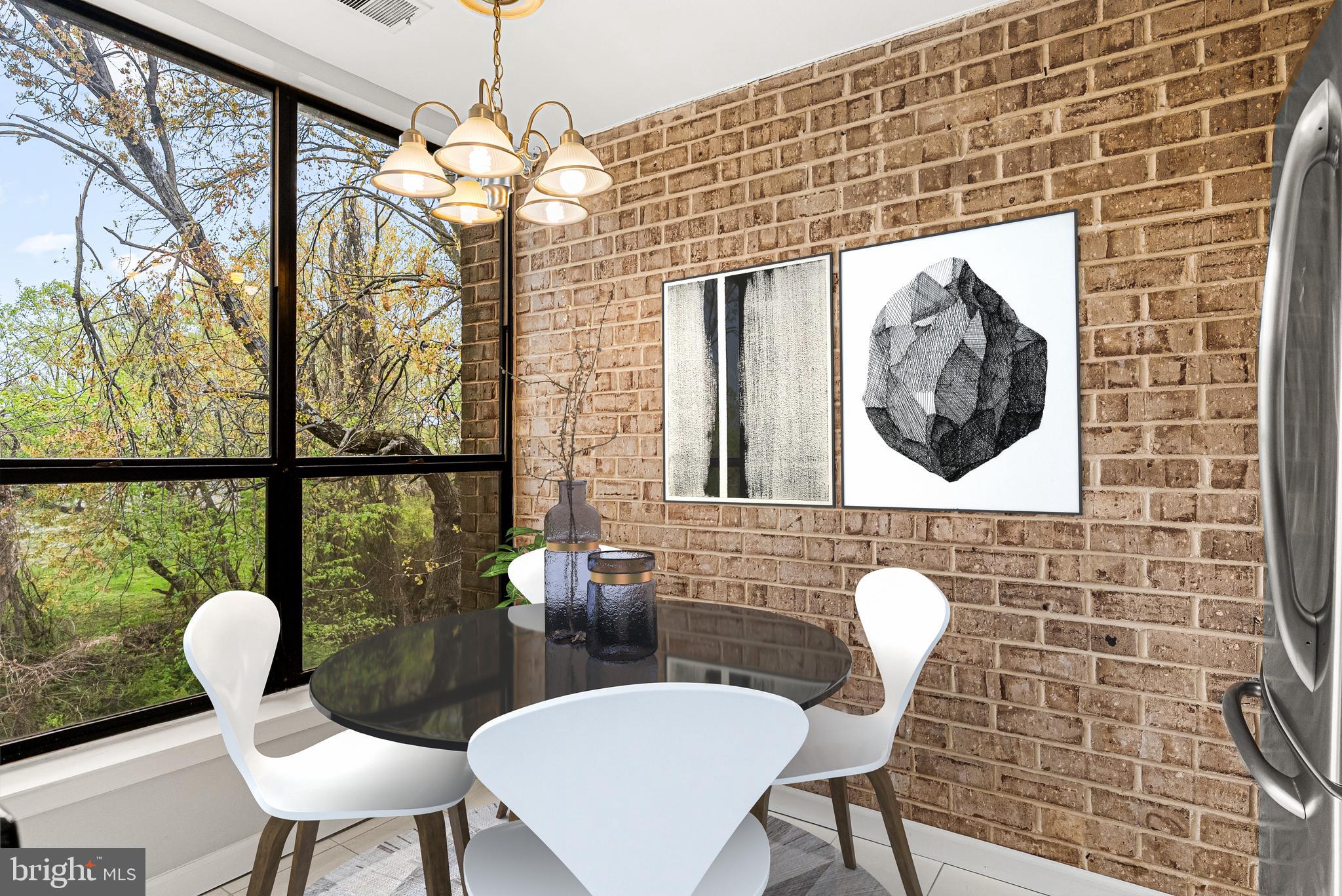 HUNTLEY SQUARE CONDOMINIUMS - Residential