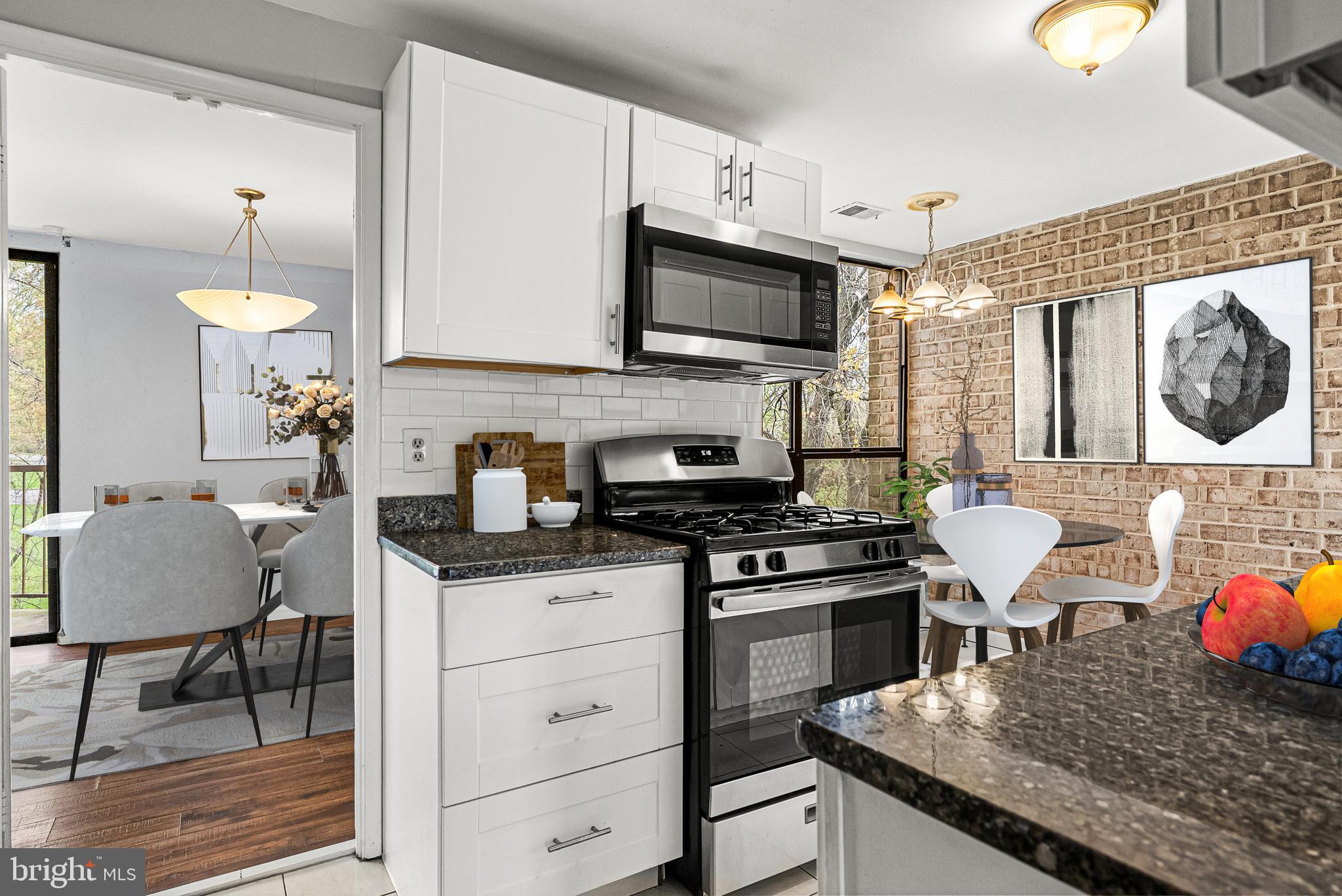 HUNTLEY SQUARE CONDOMINIUMS - Residential