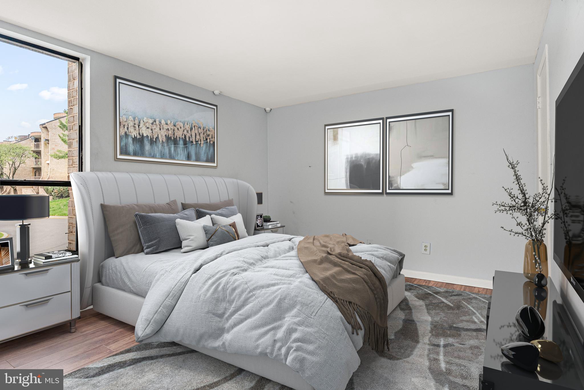 HUNTLEY SQUARE CONDOMINIUMS - Residential