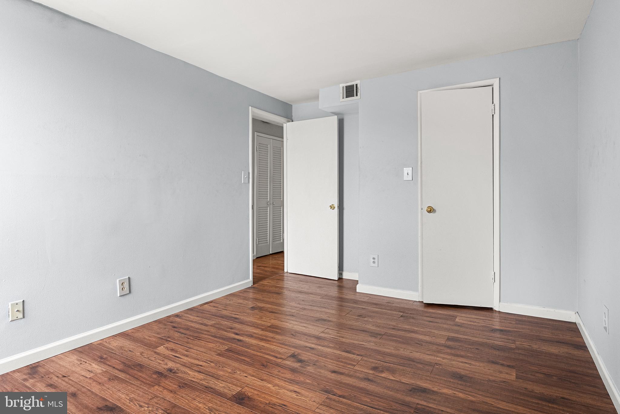 HUNTLEY SQUARE CONDOMINIUMS - Residential