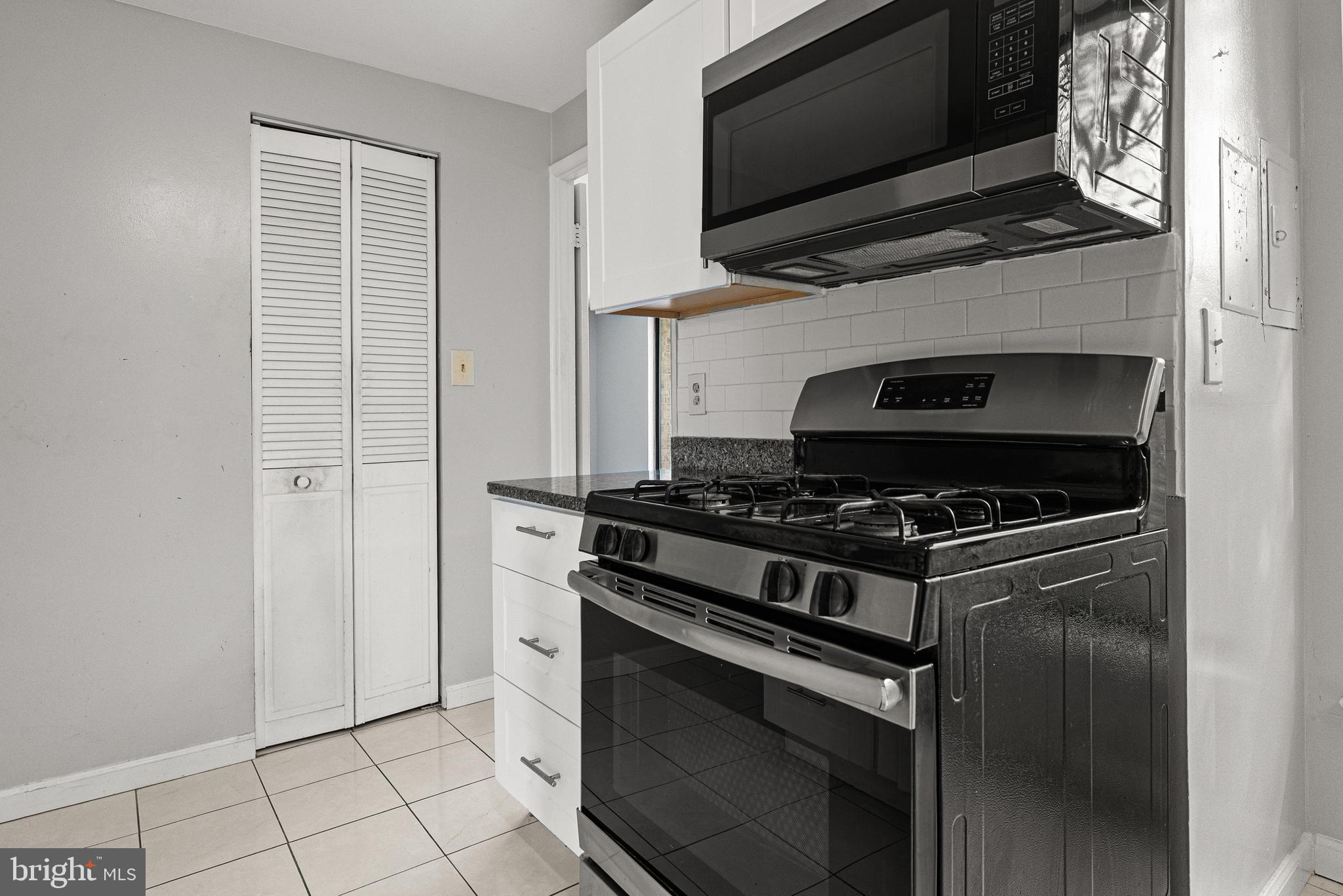 HUNTLEY SQUARE CONDOMINIUMS - Residential