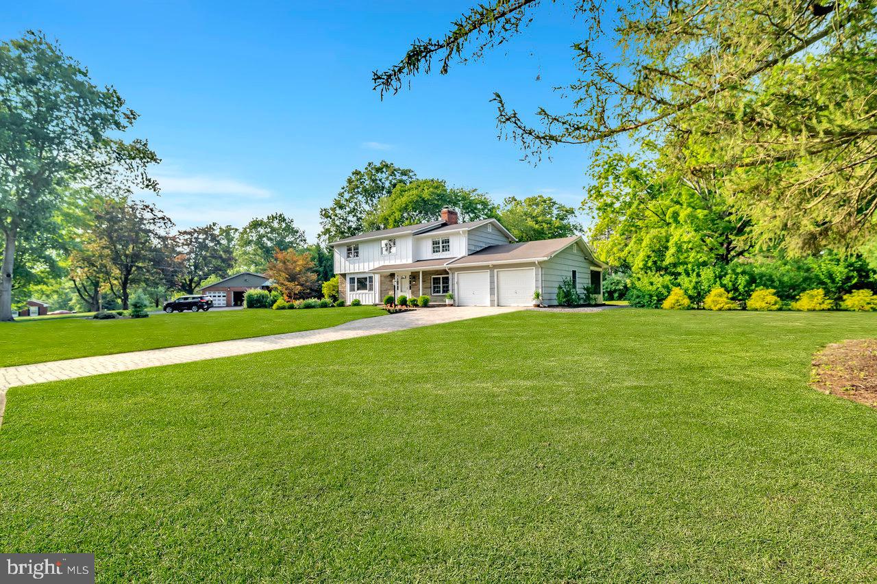 4 LARKSPUR LANE