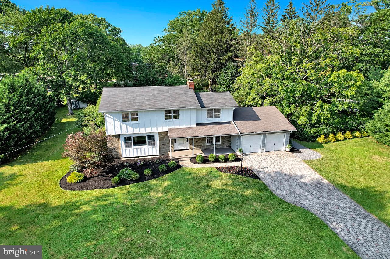 4 LARKSPUR LANE