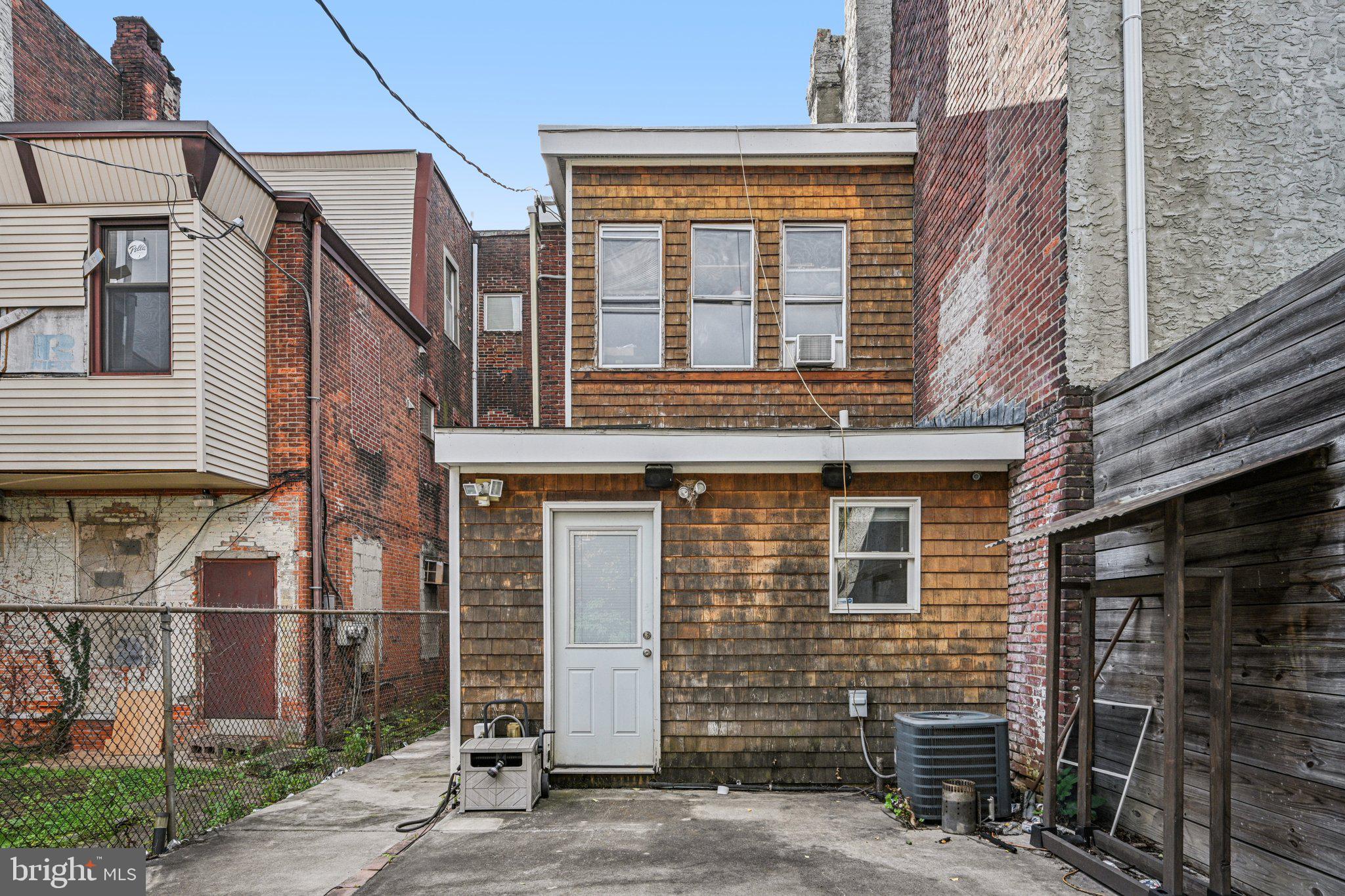 SQUIRREL HILL - Residential Income