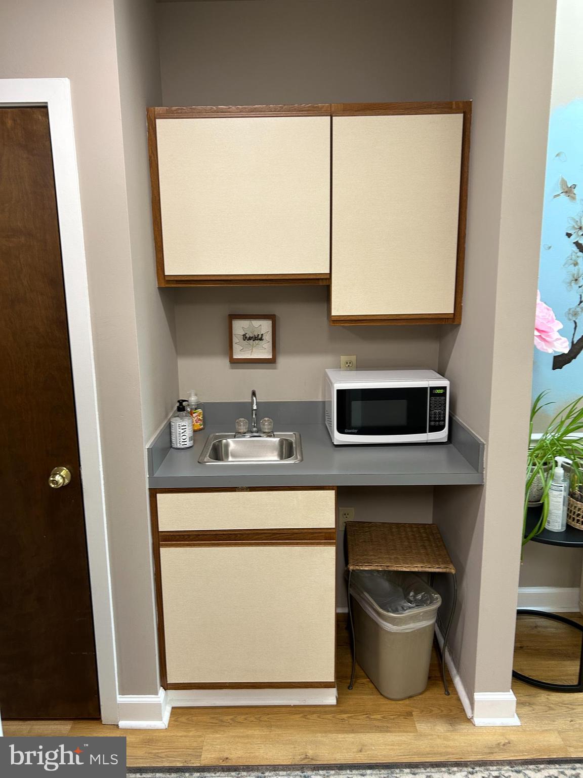 AMBER MEADOWS PROFESSIONAL BUILDING - Commercial Lease