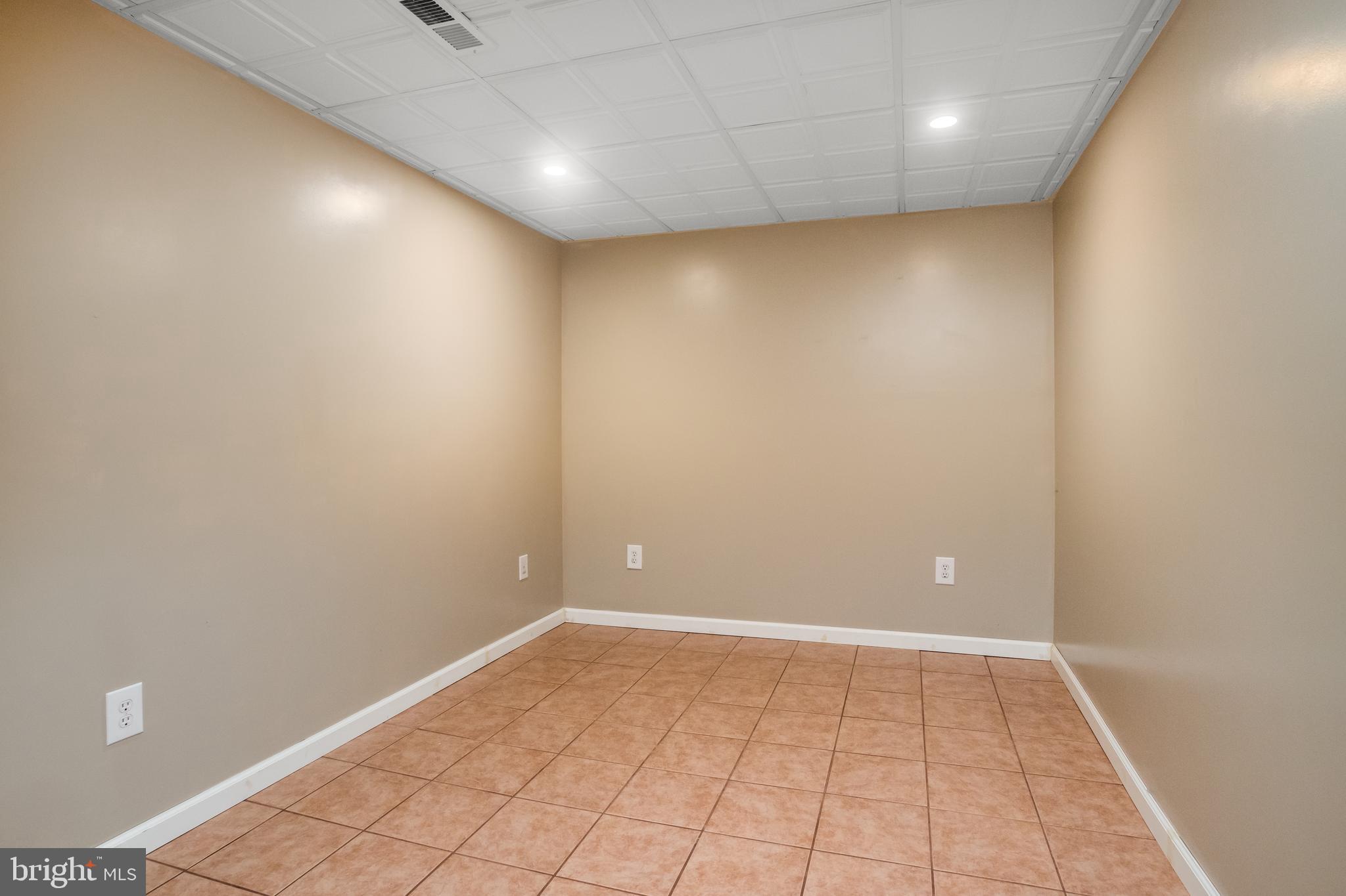 SPOTSWOOD ESTATES - Residential Lease