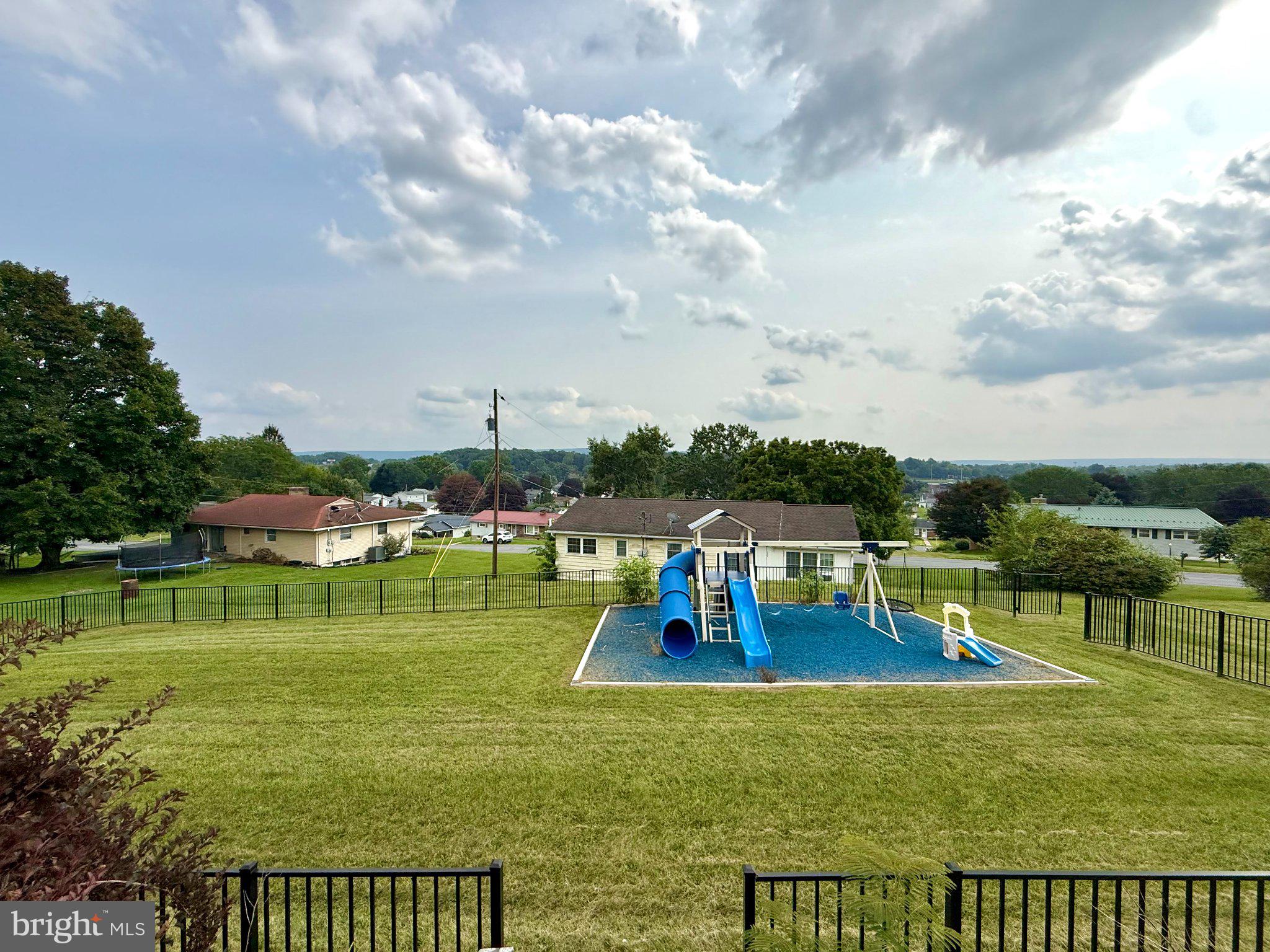 946 SKYVIEW DRIVE